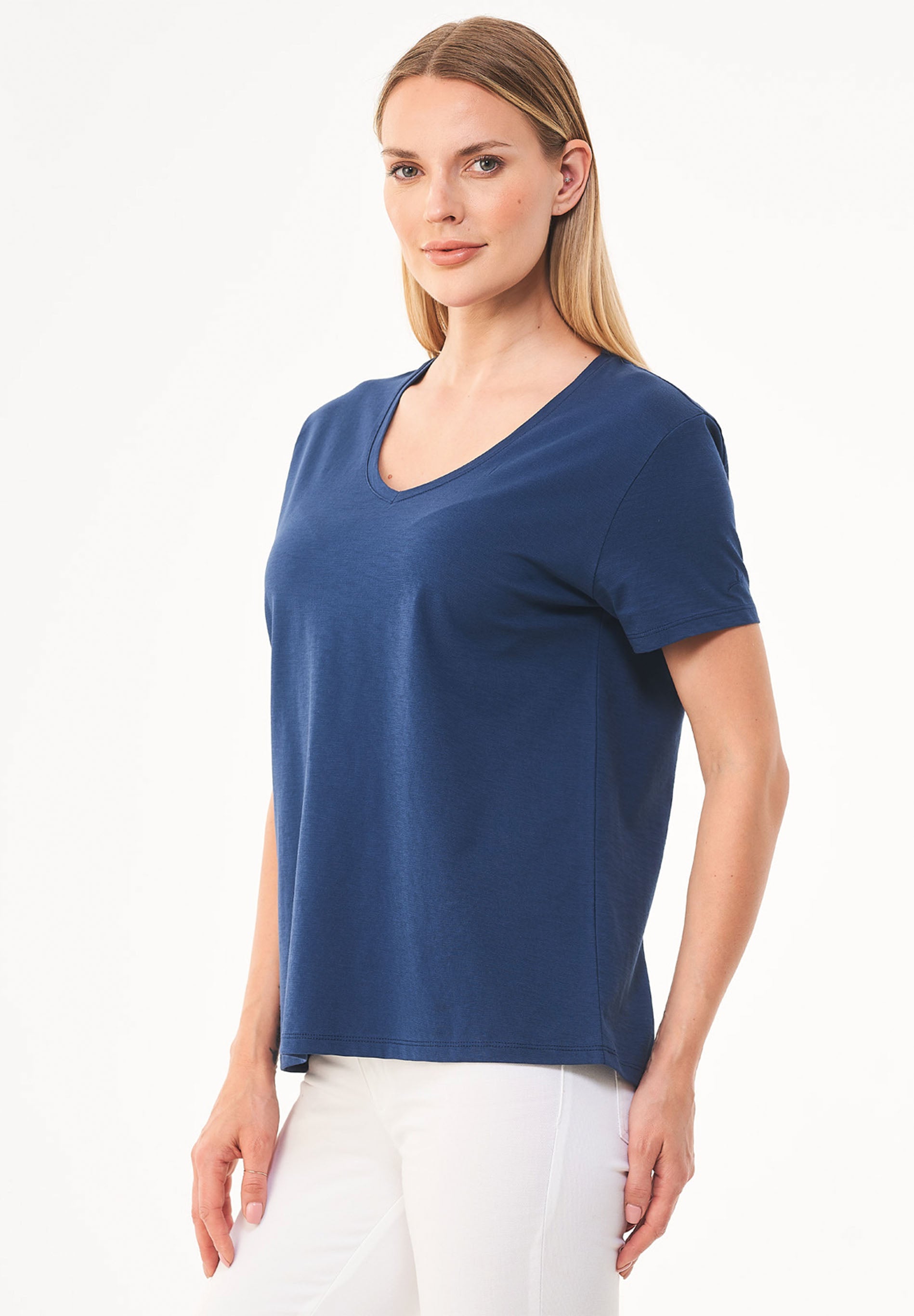 Basic T-Shirt aus Bio-Baumwolle mit V-Ausschnitt