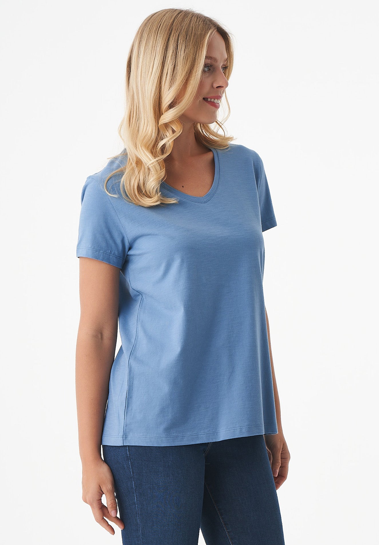 Basic T-Shirt aus Bio-Baumwolle mit V-Ausschnitt
