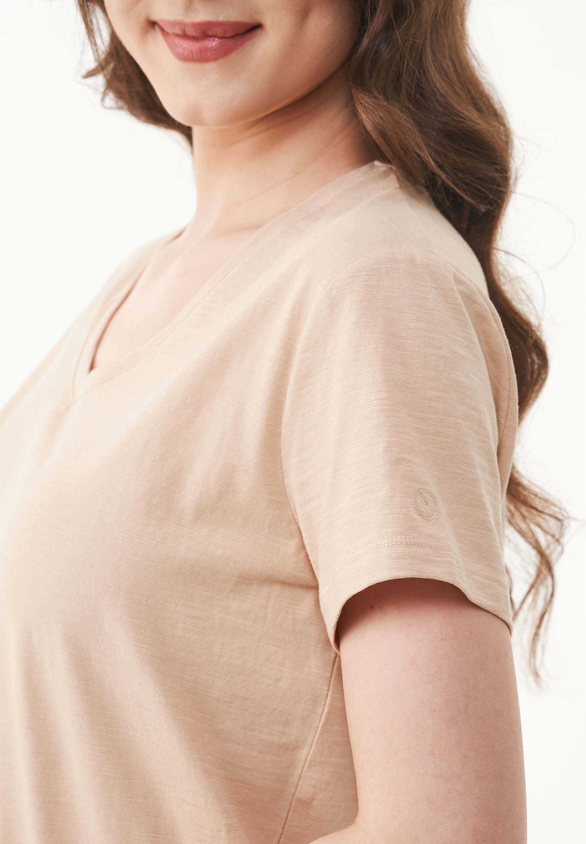 Basic T-Shirt aus Bio-Baumwolle mit V-Ausschnitt
