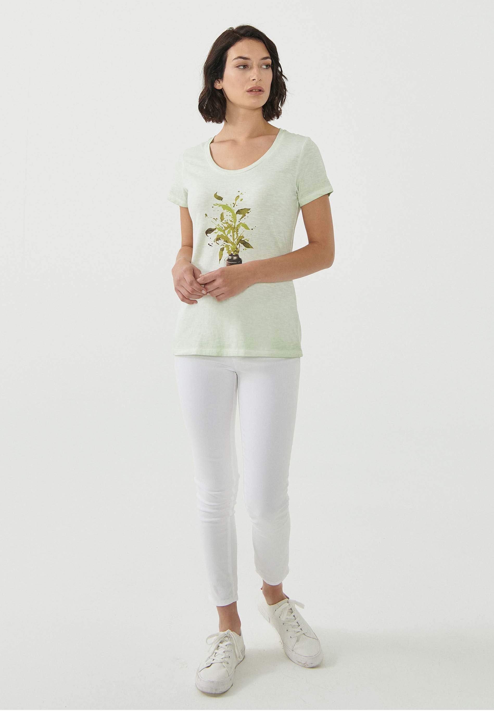 Garment Dyed T-Shirt aus Bio-Baumwolle mit Pflanzen-Print