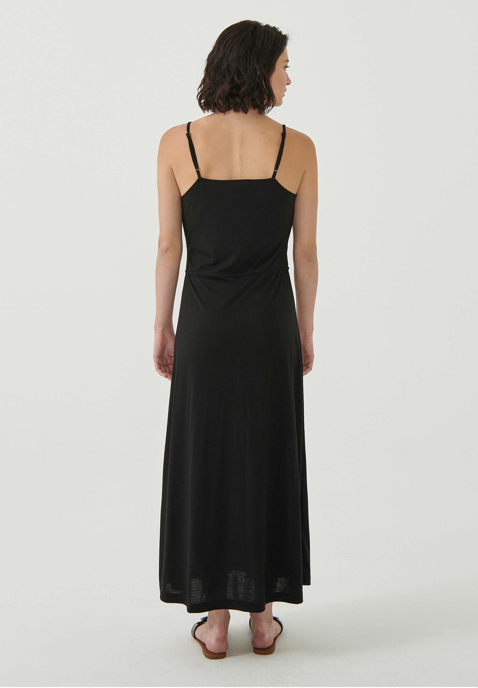Jersey-Wickelkleid aus REPREVE® und LENZING™ ECOVERO™
