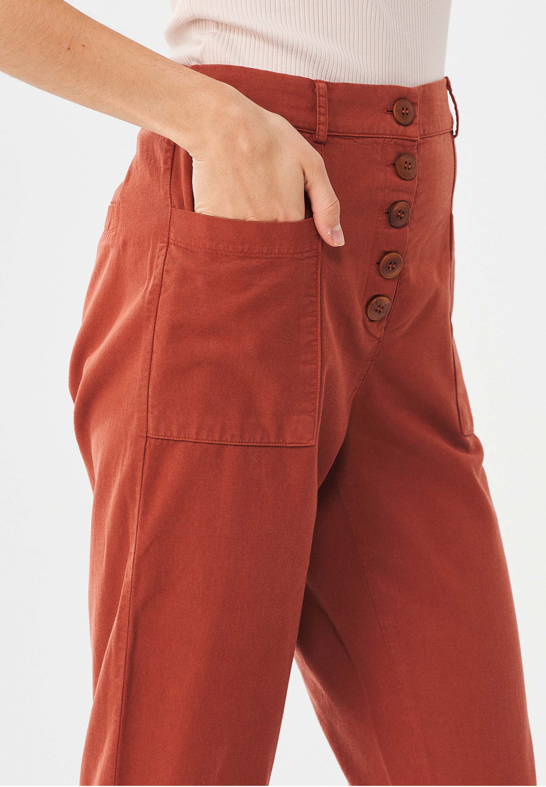 Garment Dyed Hose aus TENCEL™ Lyocell-Mix