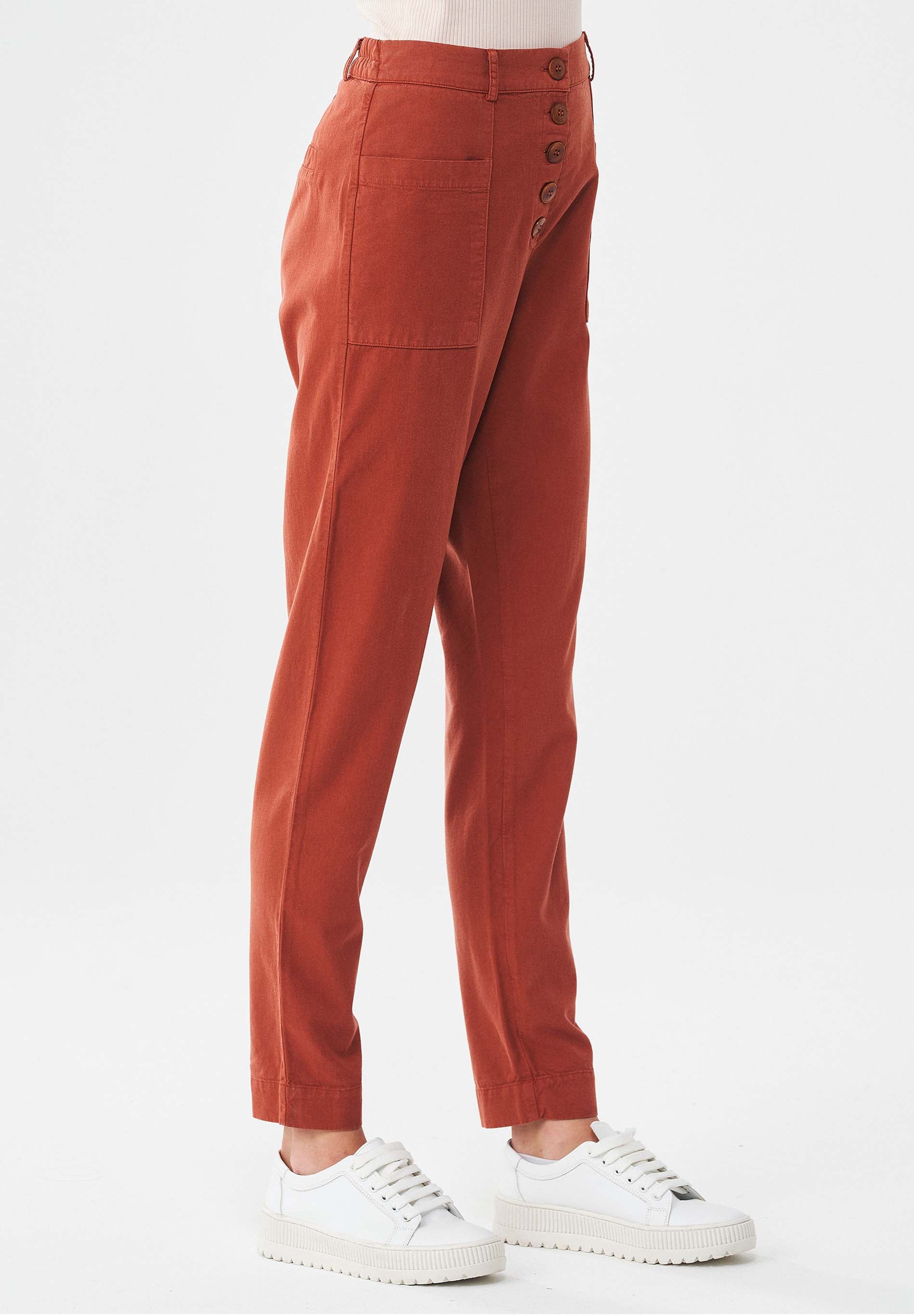 Garment Dyed Hose aus TENCEL™ Lyocell-Mix
