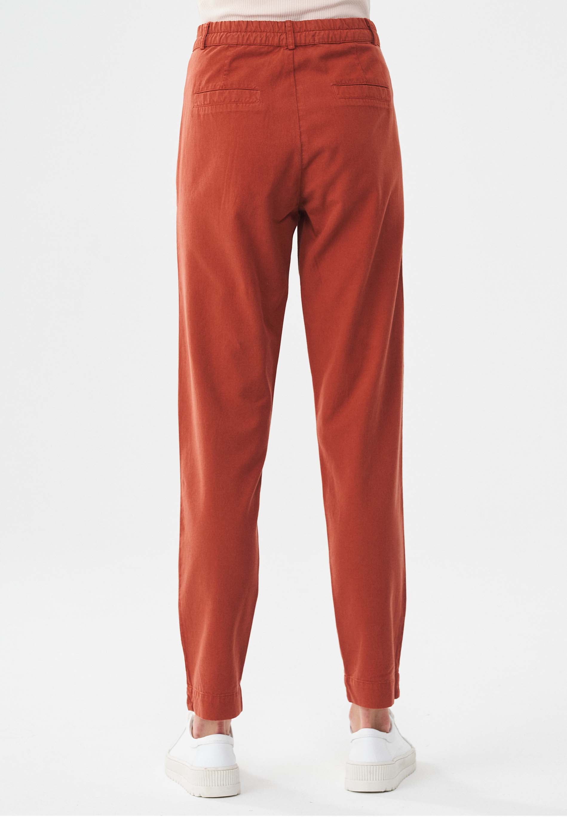 Garment Dyed Hose aus TENCEL™ Lyocell-Mix