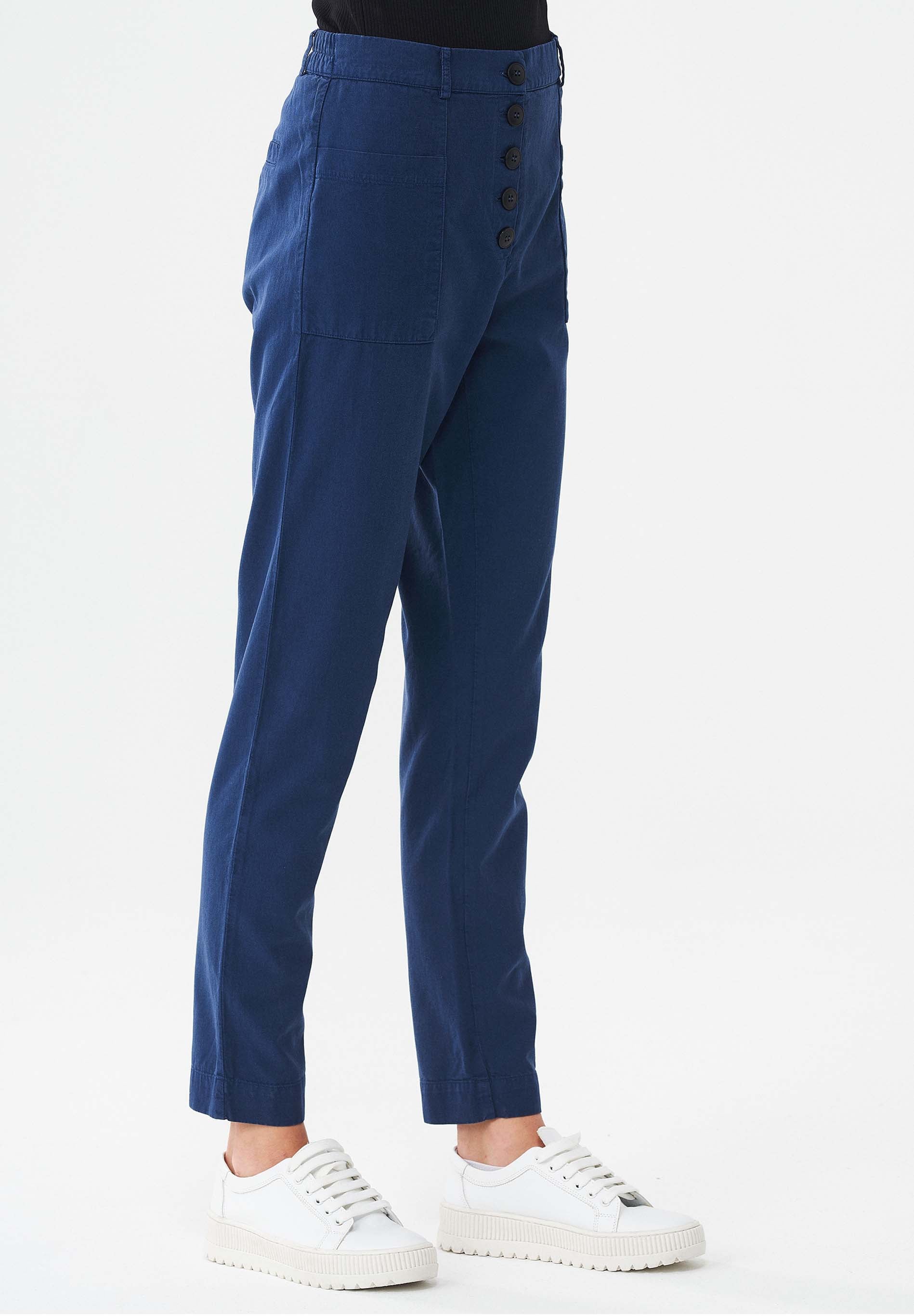 Garment Dyed Hose aus TENCEL™ Lyocell-Mix