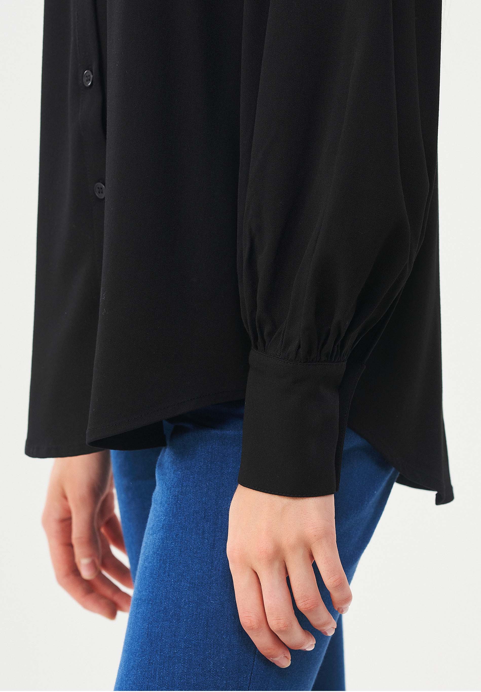 Bluse aus LENZING™ ECOVERO™ Viskose