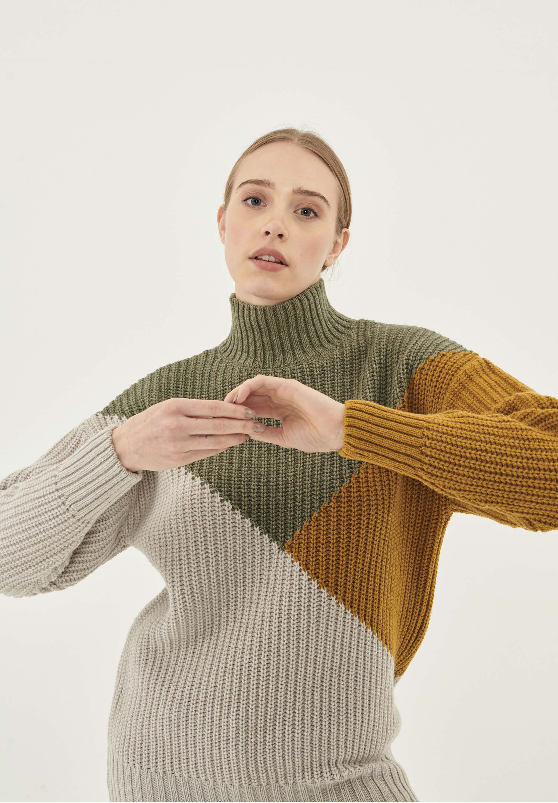 Stehkragenpullover aus Bio-Merinowolle und Bio-Baumwolle