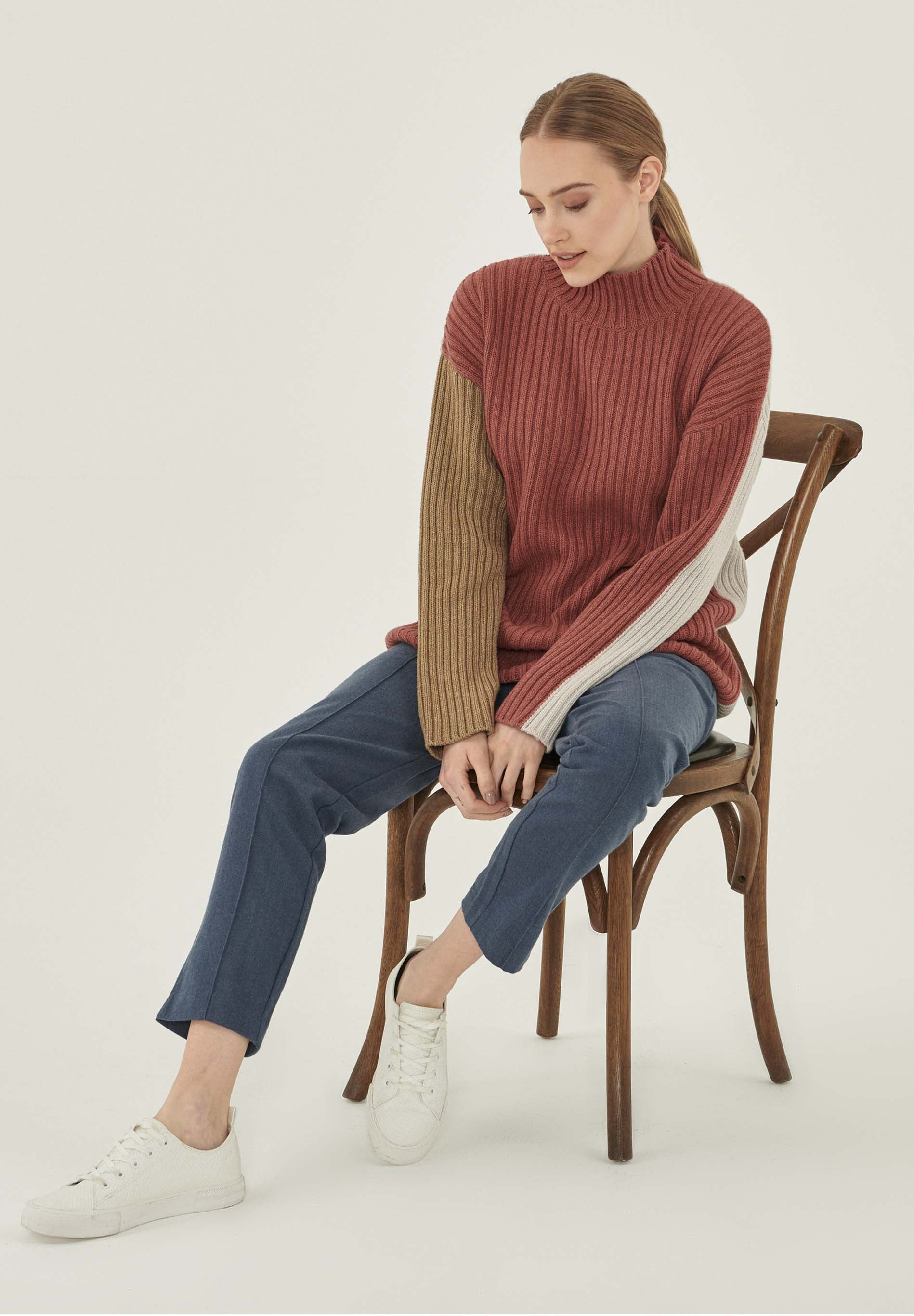 Stehkragenpullover aus Bio-Merinowolle und Bio-Baumwolle
