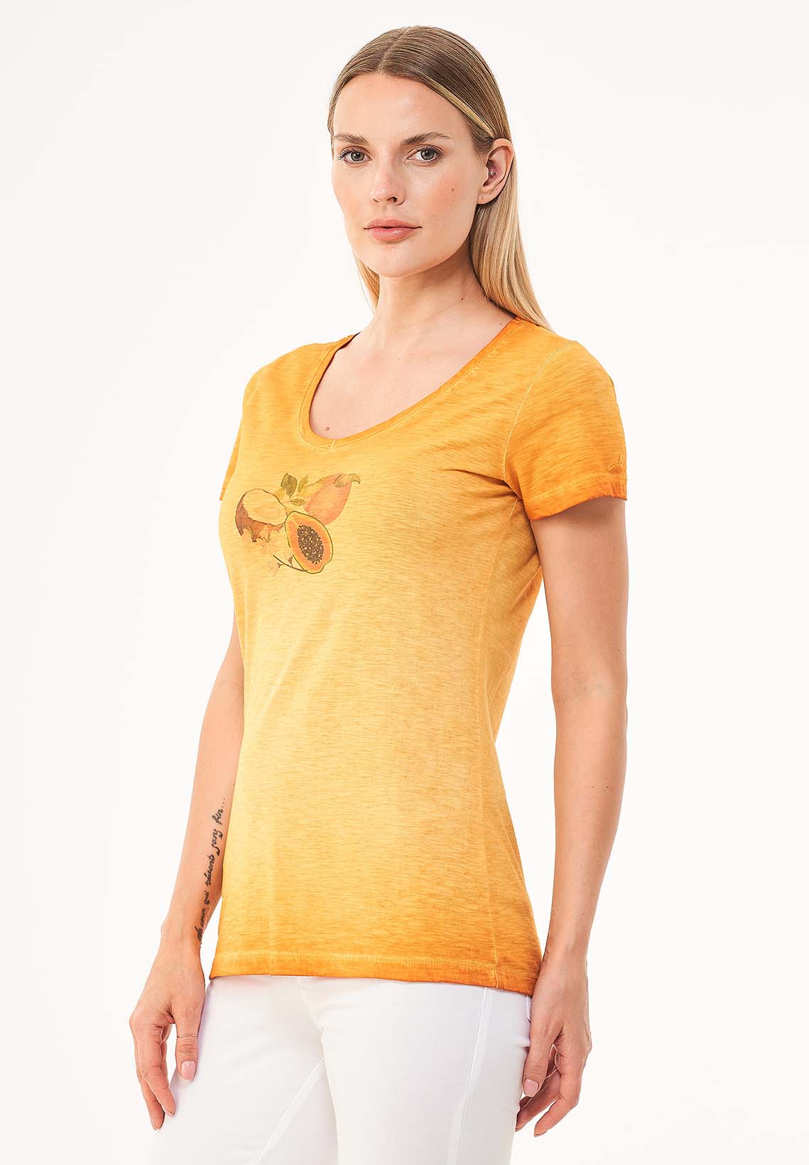 Garment Dyed T-Shirt aus Bio-Baumwolle mit  Frucht-Print