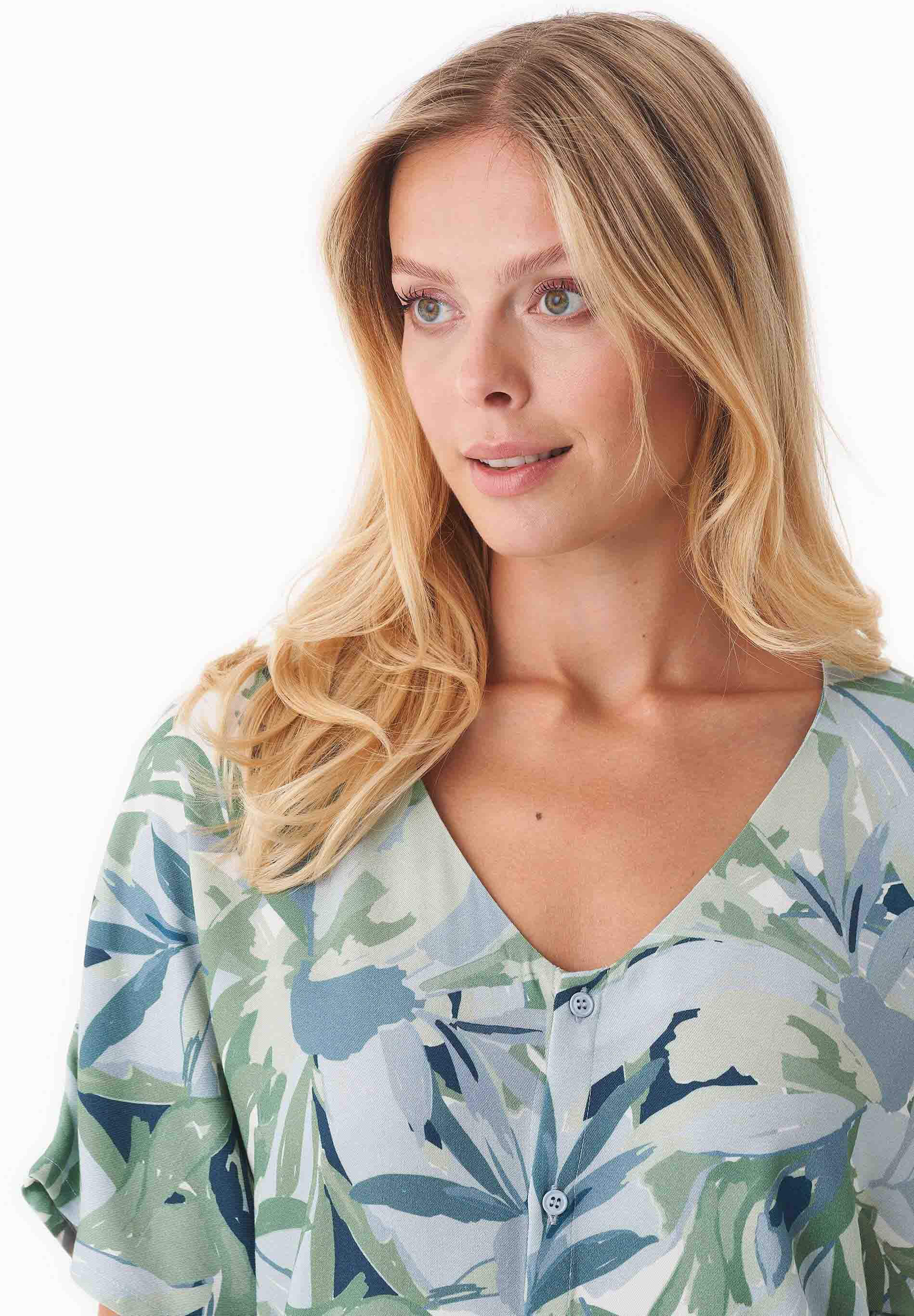 Bluse aus LENZING™ ECOVERO™ mit Blattmuster