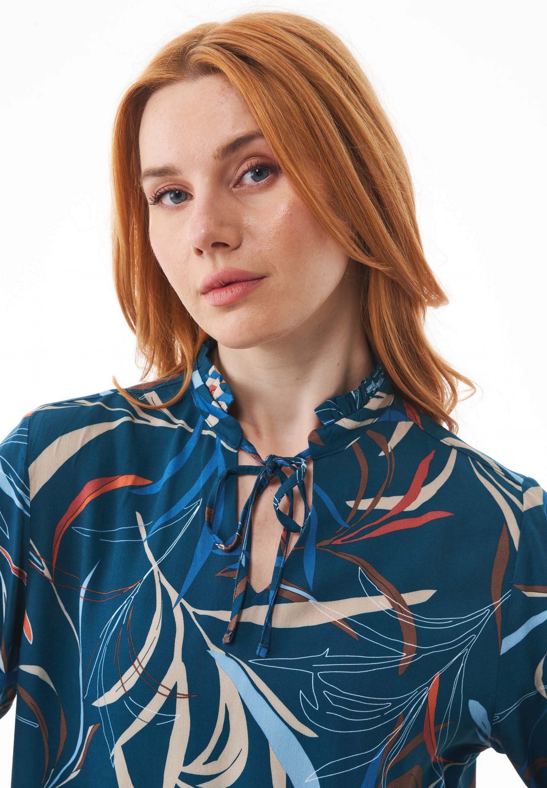 Bluse aus LENZING™ ECOVERO™ mit Blattmuster
