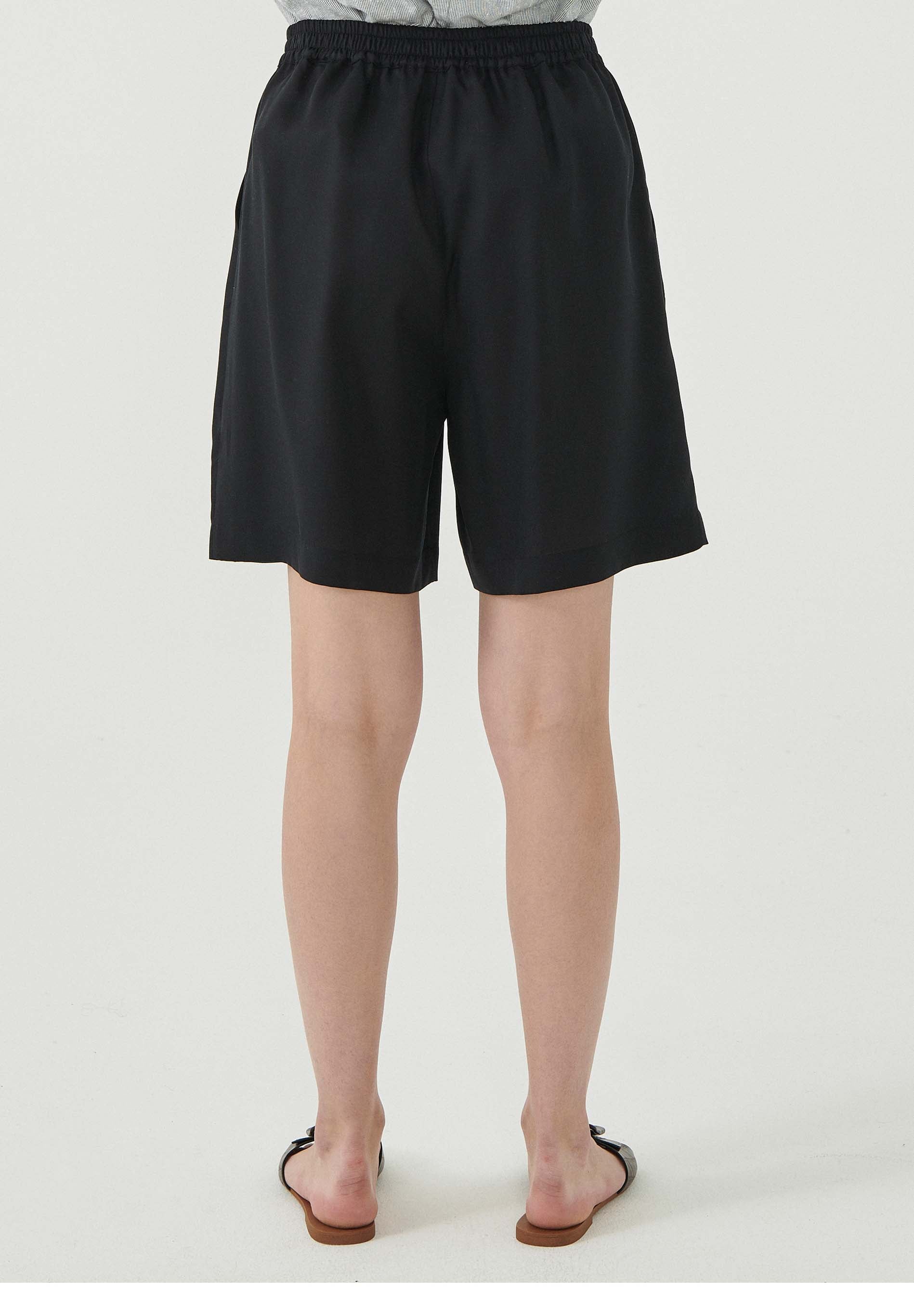 Shorts aus TENCEL™ Lyocell mit Falten