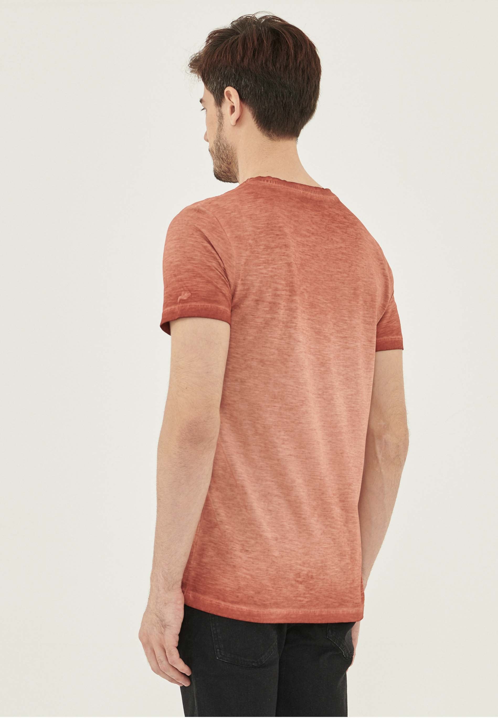 Garment Dyed T-Shirt aus Bio-Baumwolle mit Auto-Print