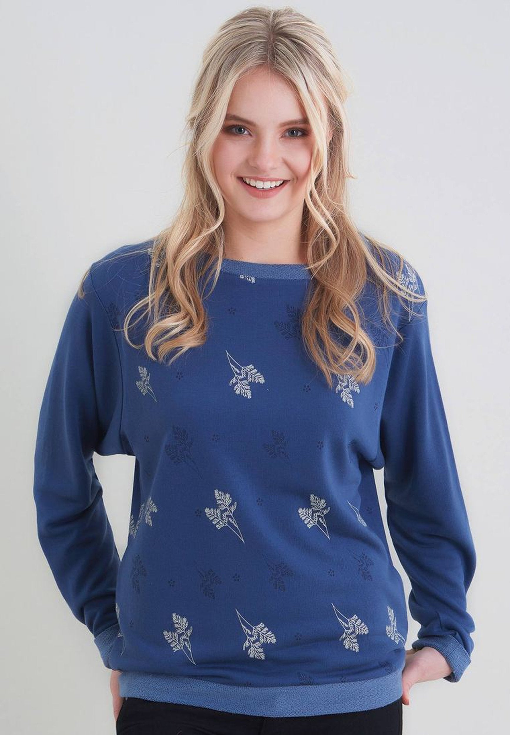 TENCEL™ Lyocell Sweatshirt mit femininem All Over Print