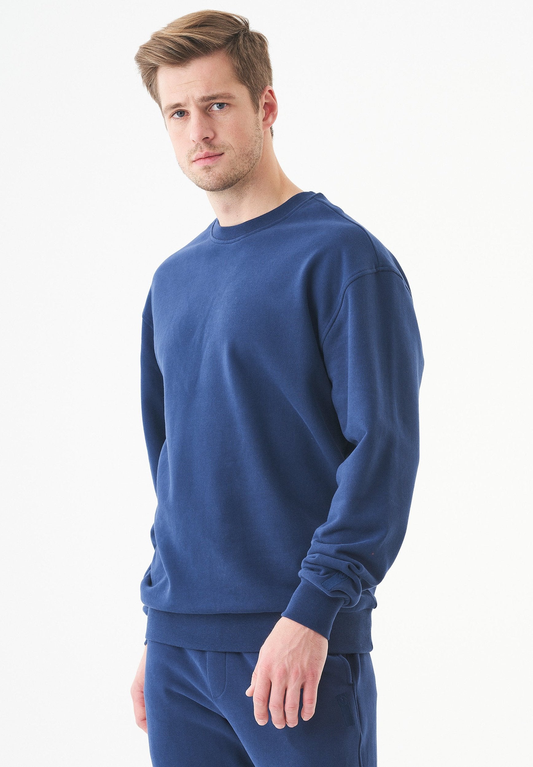 ESSENTIALS-BELLO- Unisex Soft Touch Sweatshirt aus Bio-Baumwolle