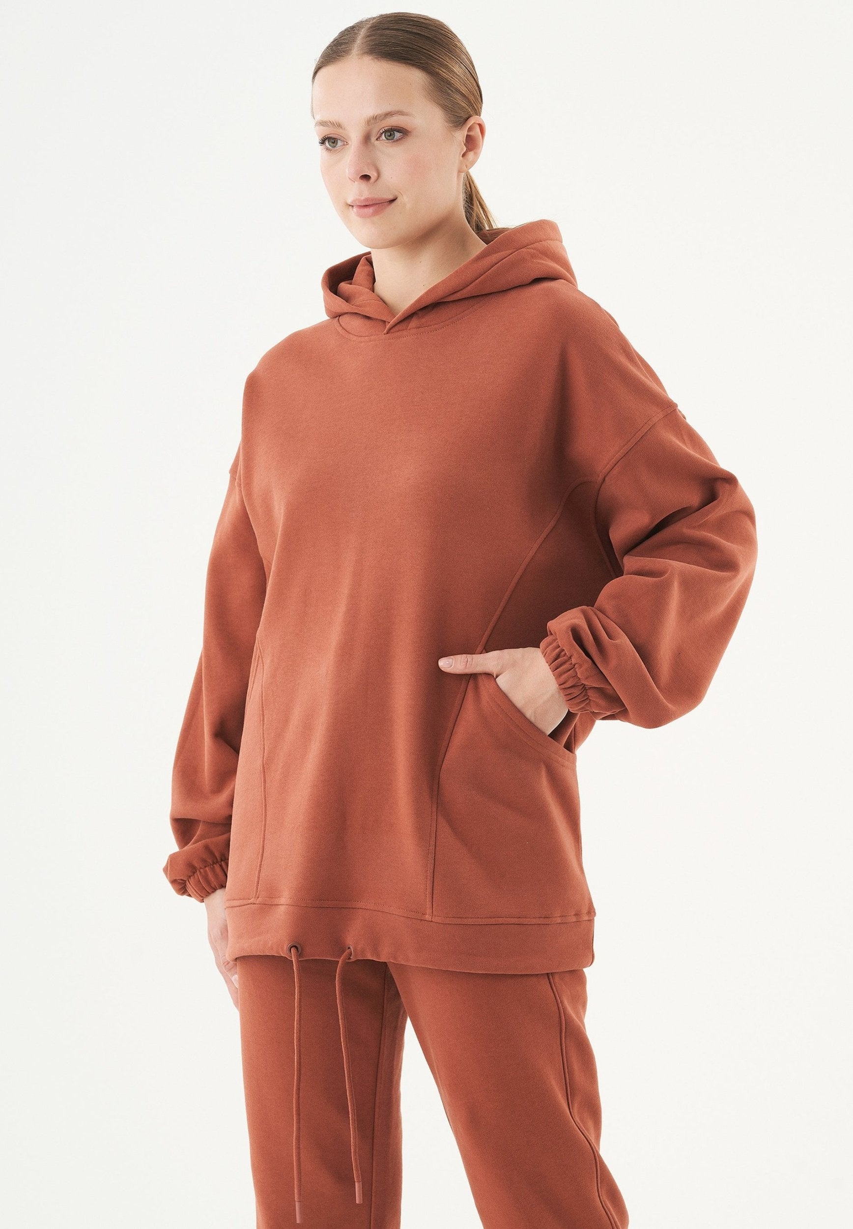 ESSENTIALS-HANDE- Soft Touch Oversize Hoodie aus Bio-Baumwolle