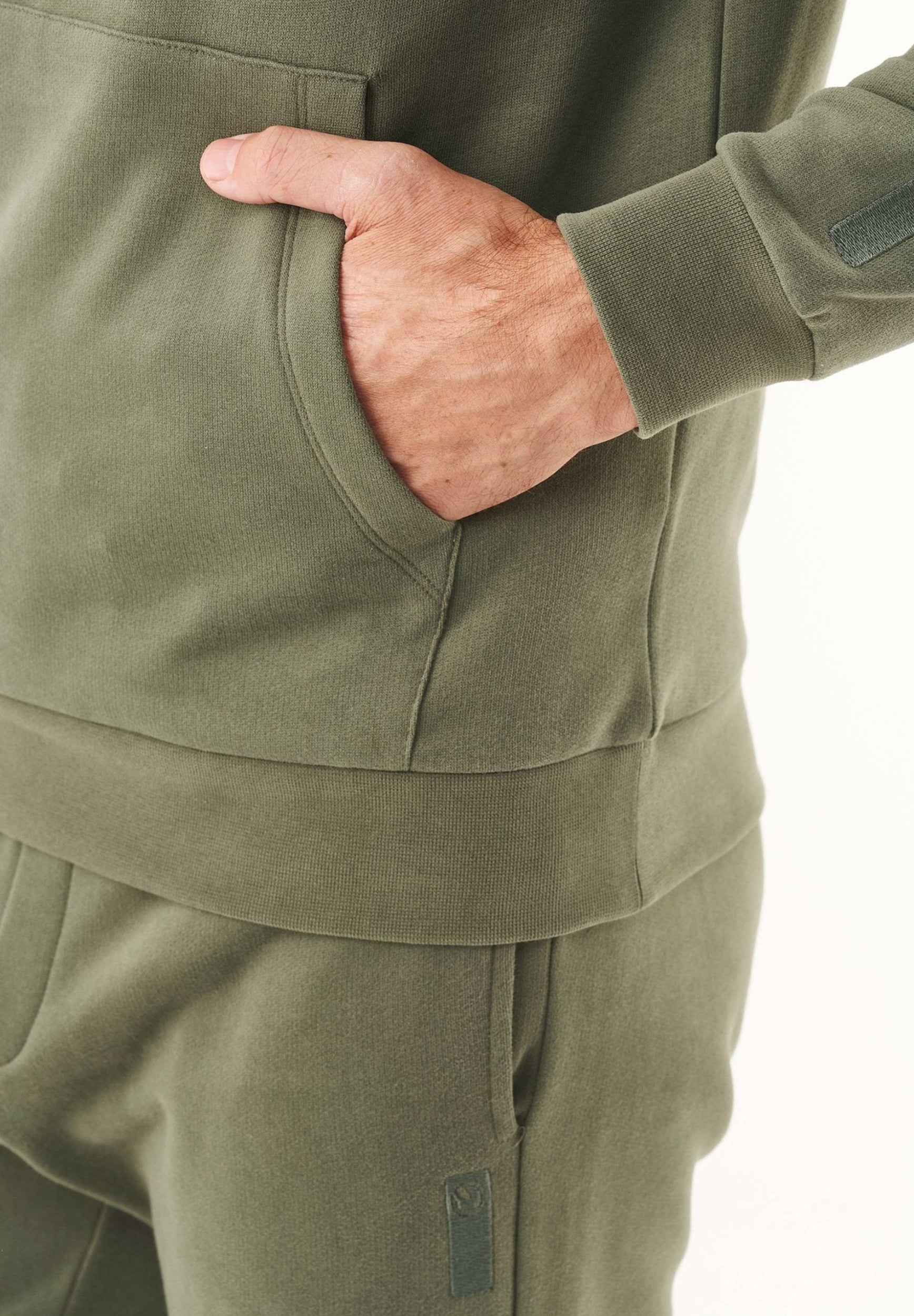 ESSENTIALS-HOOLDEN - Soft Touch Sweathoodie aus Bio-Baumwolle