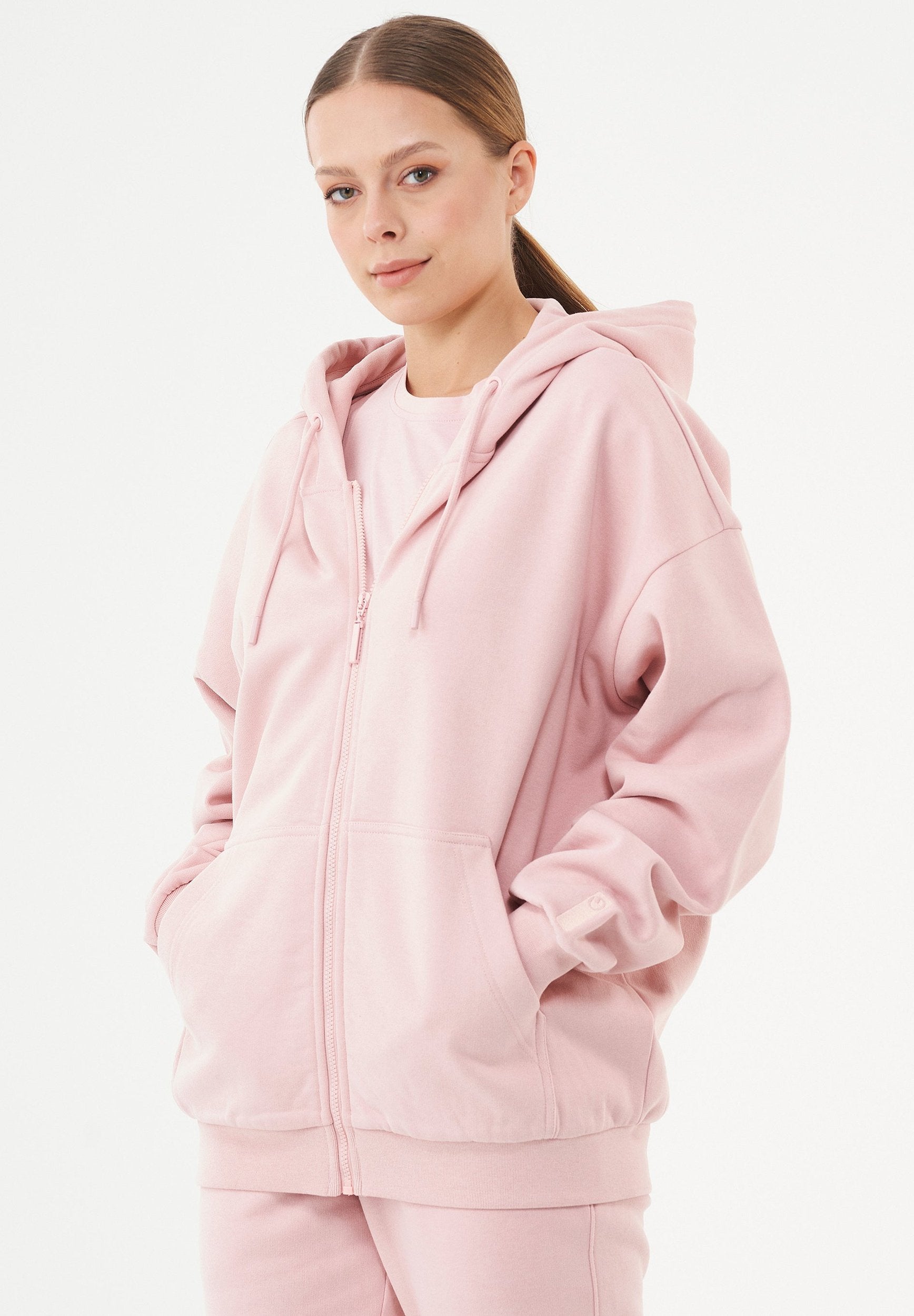 ESSENTIALS-JALE- Soft Touch Sweatjacke aus Bio-Baumwolle