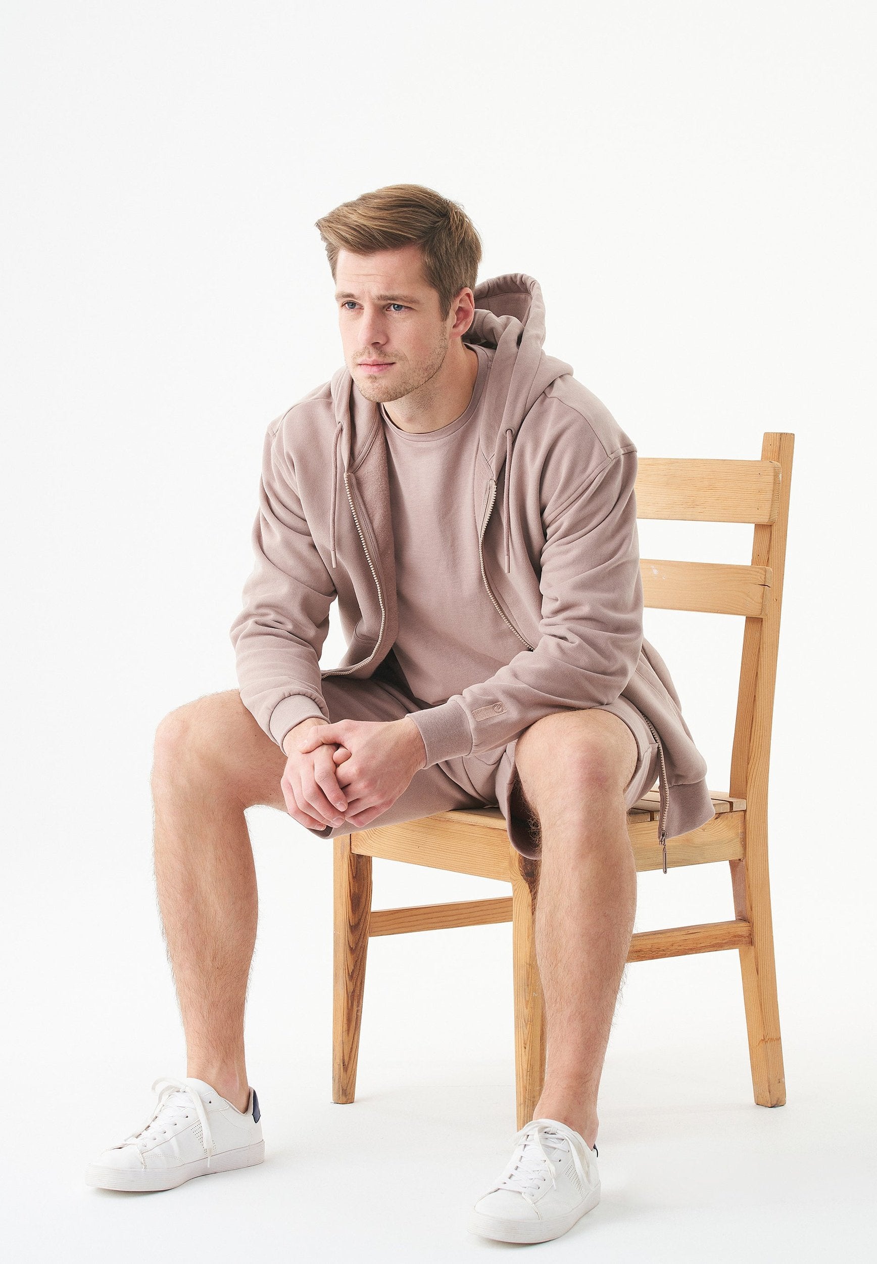 ESSENTIALS-JUNDA- Unisex Soft Touch Sweatjacke aus Bio-Baumwolle