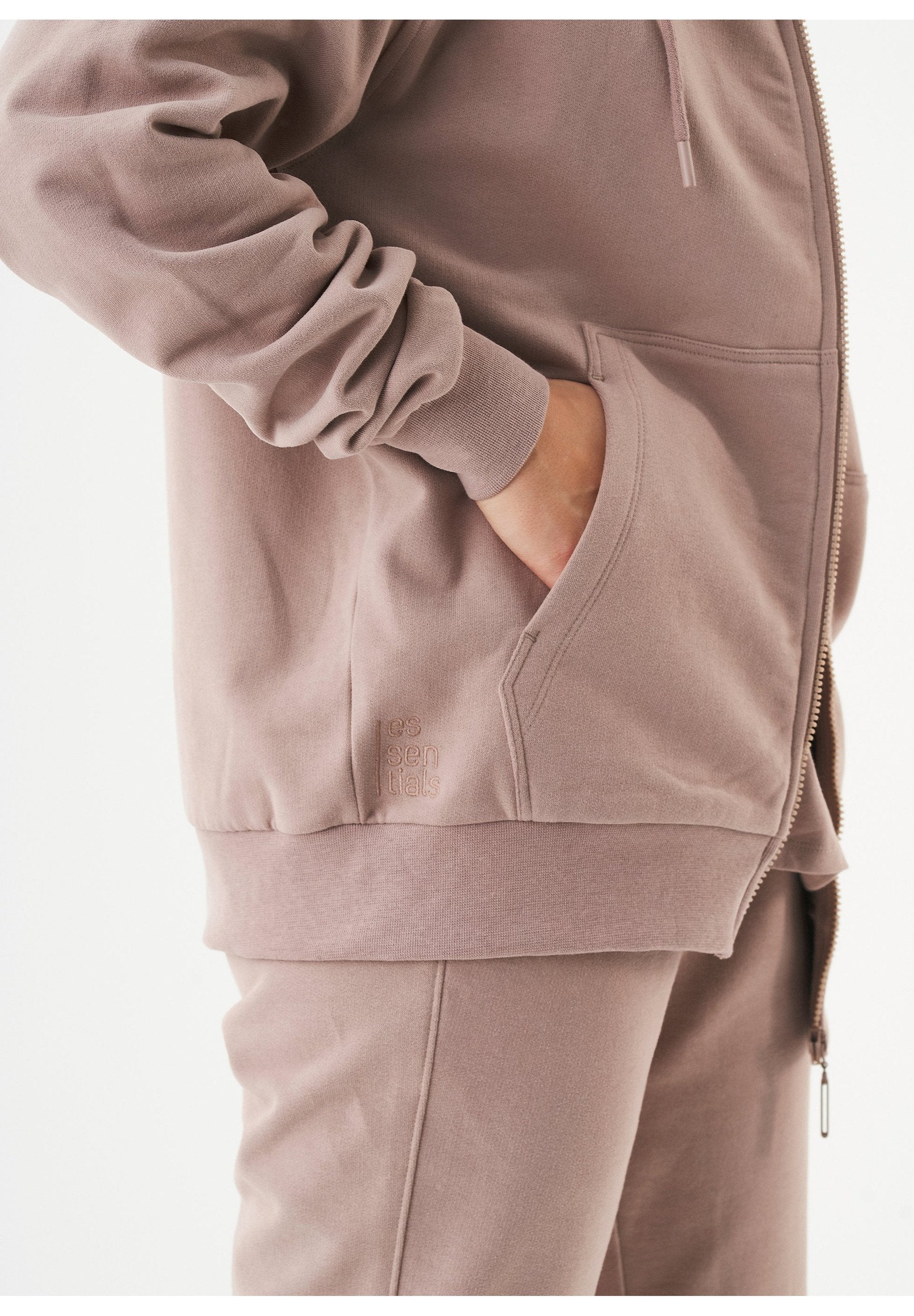 ESSENTIALS-JUNDA- Unisex Soft Touch Sweatjacke aus Bio-Baumwolle
