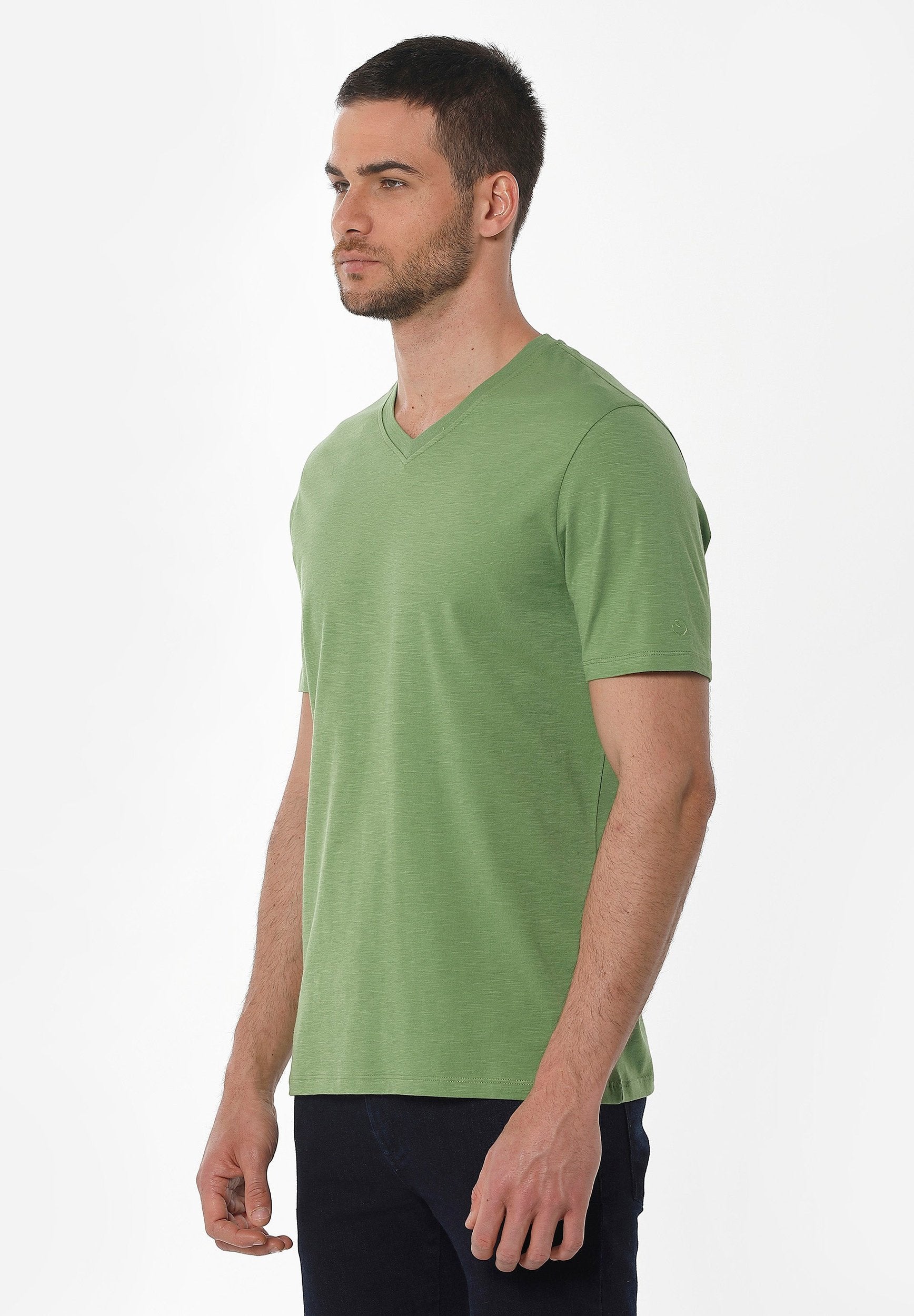 Basic T-Shirt aus Bio-Baumwolle mit V-Ausschnitt