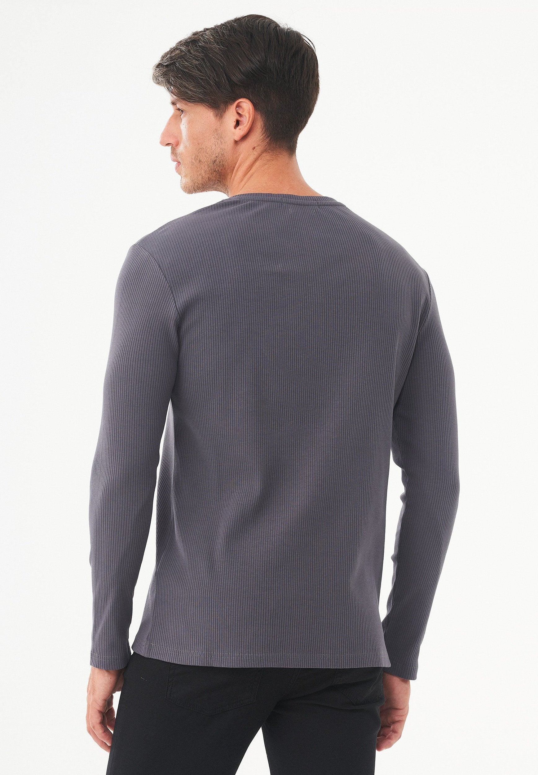 Geripptes Henley Langarmshirt aus Bio-Baumwolle