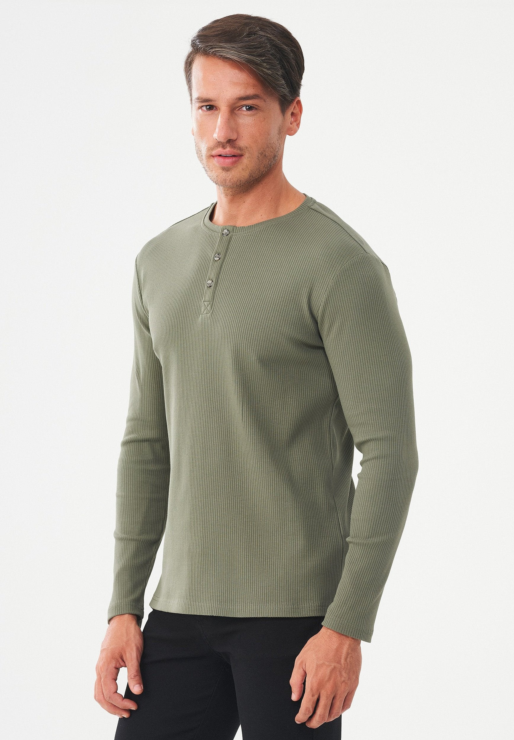 Geripptes Henley Langarmshirt aus Bio-Baumwolle
