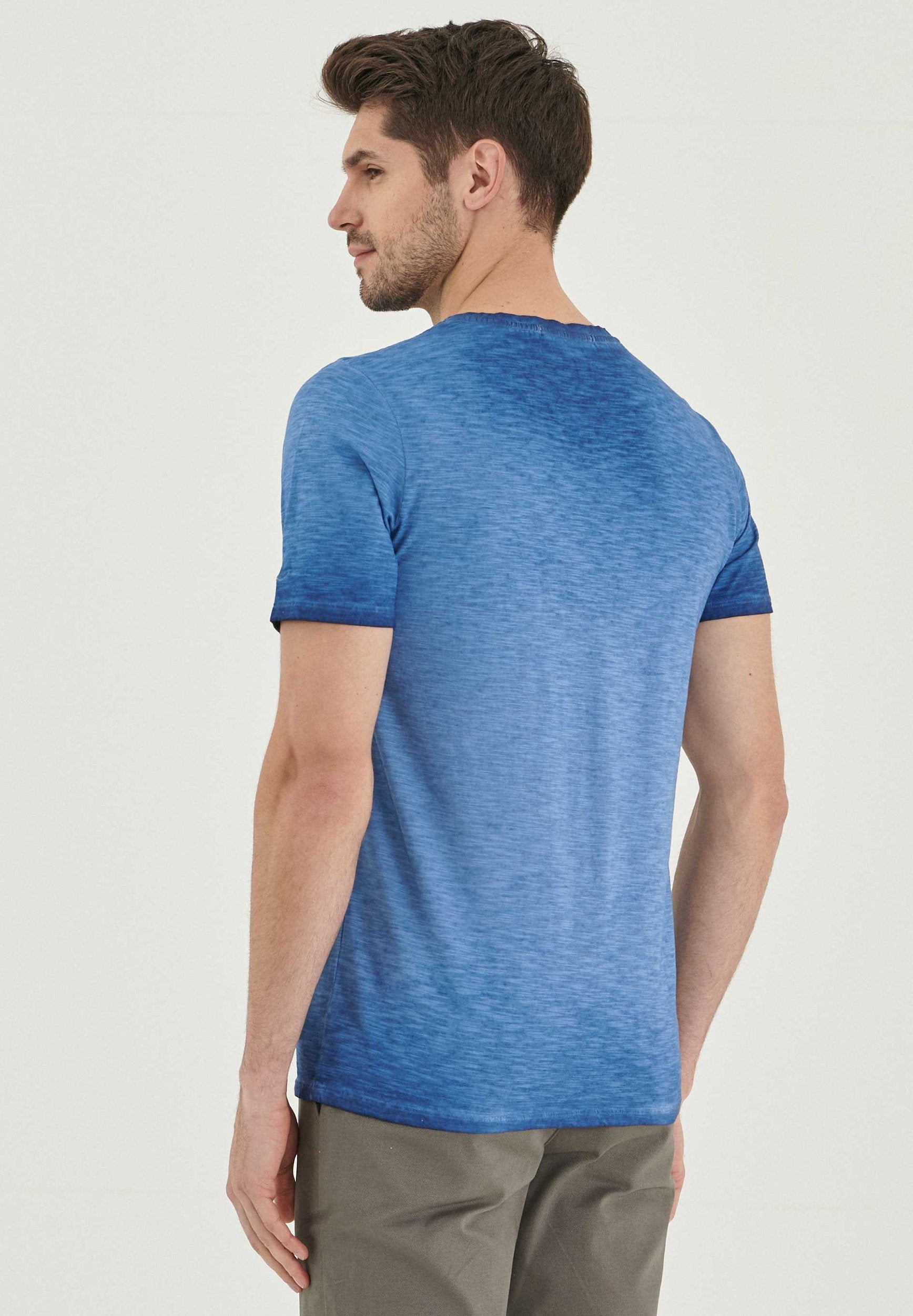 Garment Dyed T-Shirt aus Bio-Baumwolle mit Wagen-Print