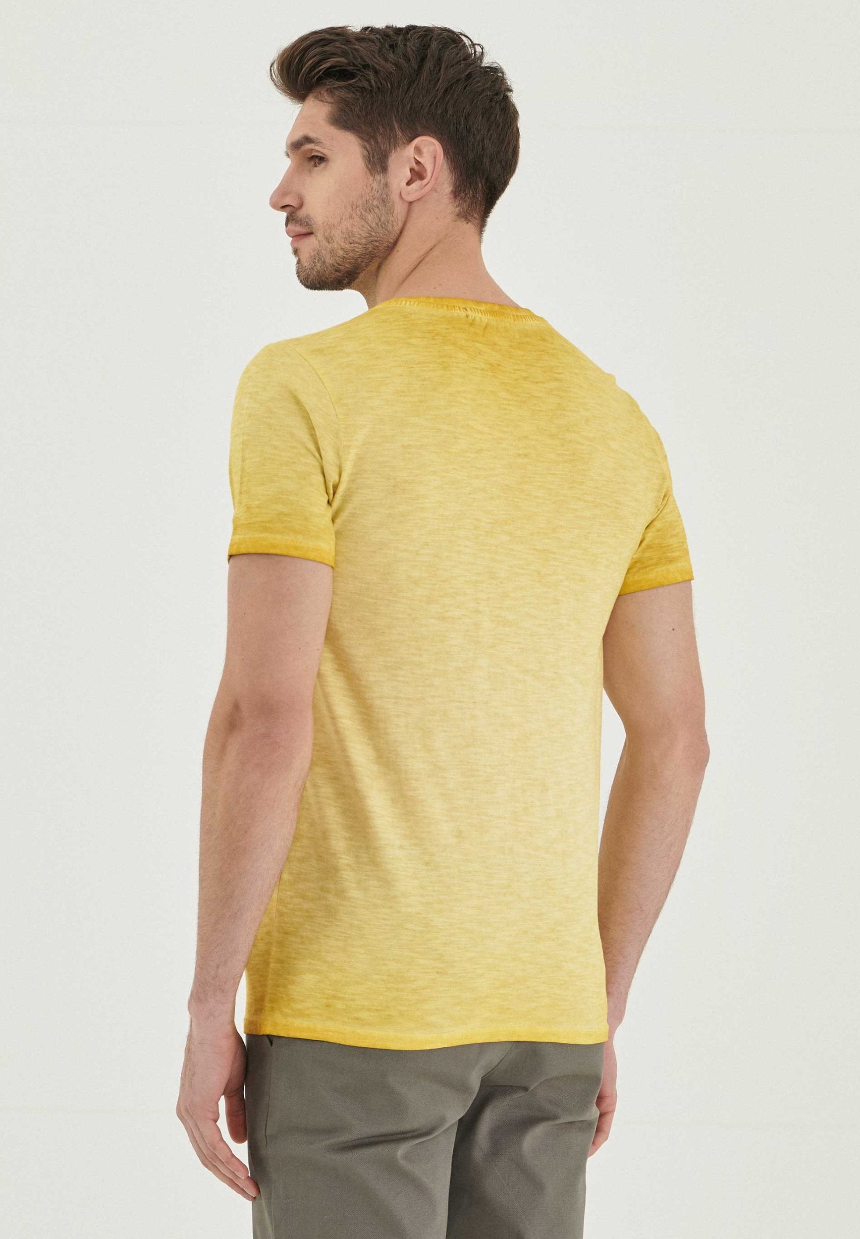 Garment Dyed T-Shirt aus Bio-Baumwolle mit Kamera Motiv