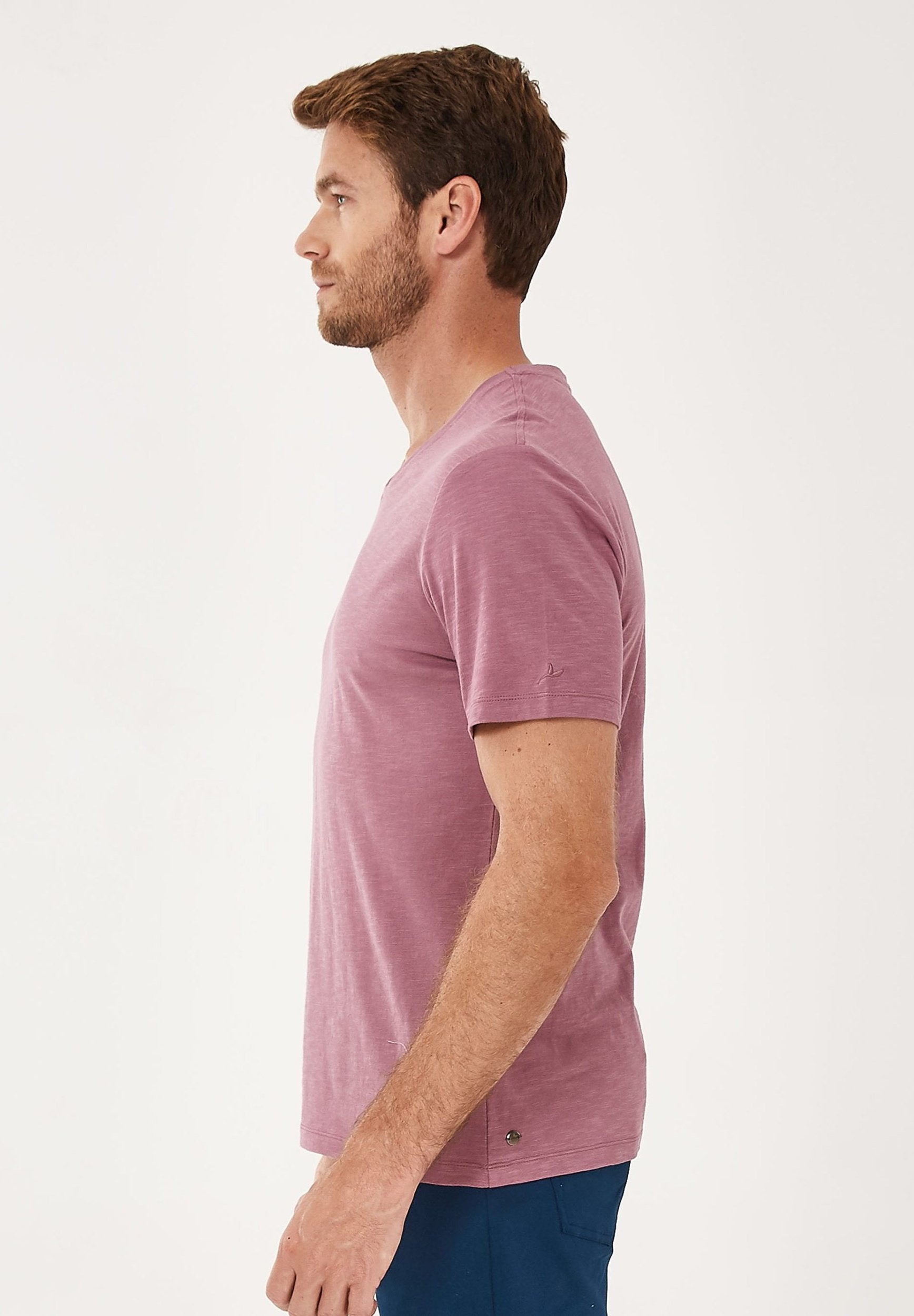 Basic T-Shirt aus Bio-Baumwolle mit V-Ausschnitt