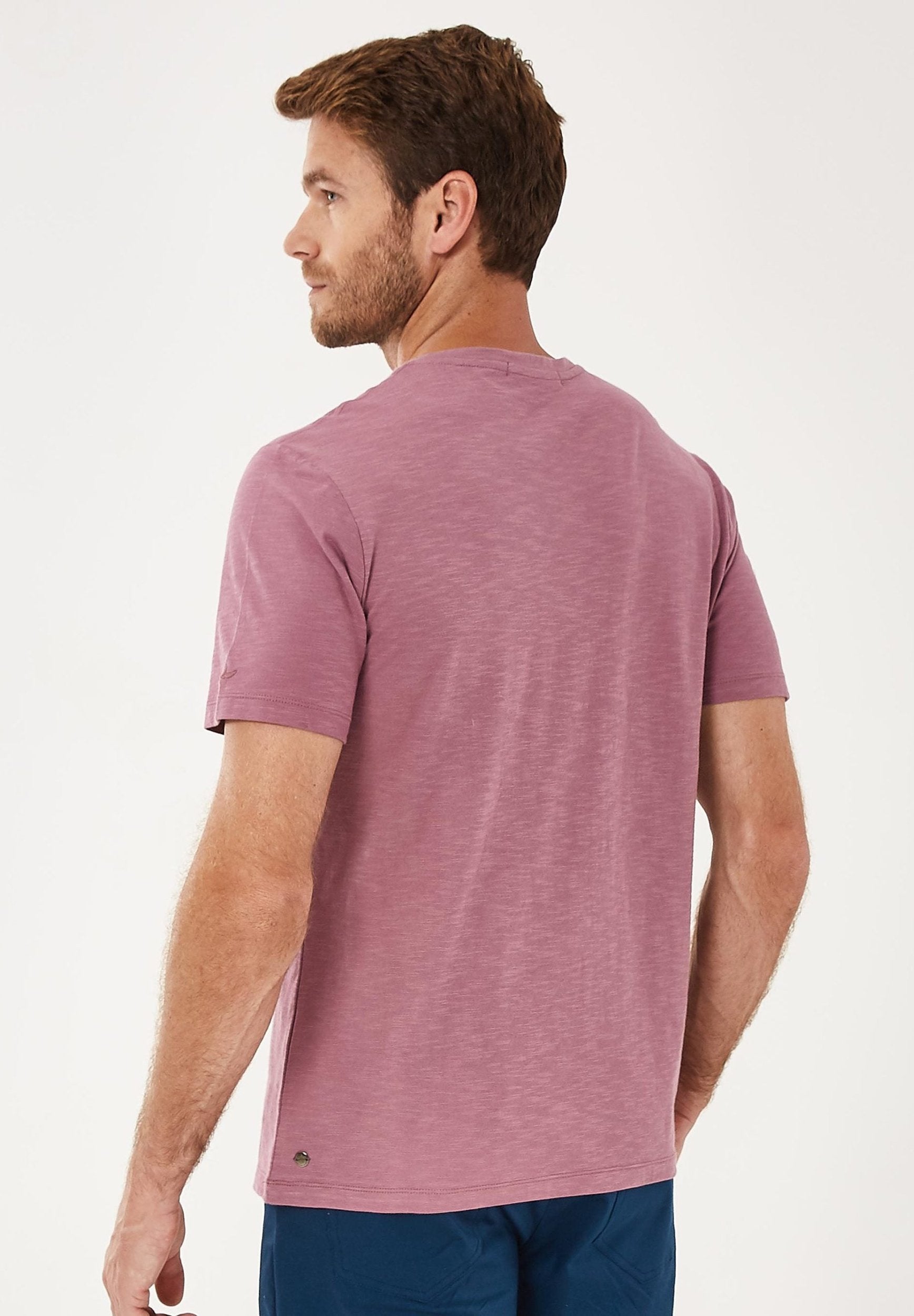 Basic T-Shirt aus Bio-Baumwolle mit V-Ausschnitt