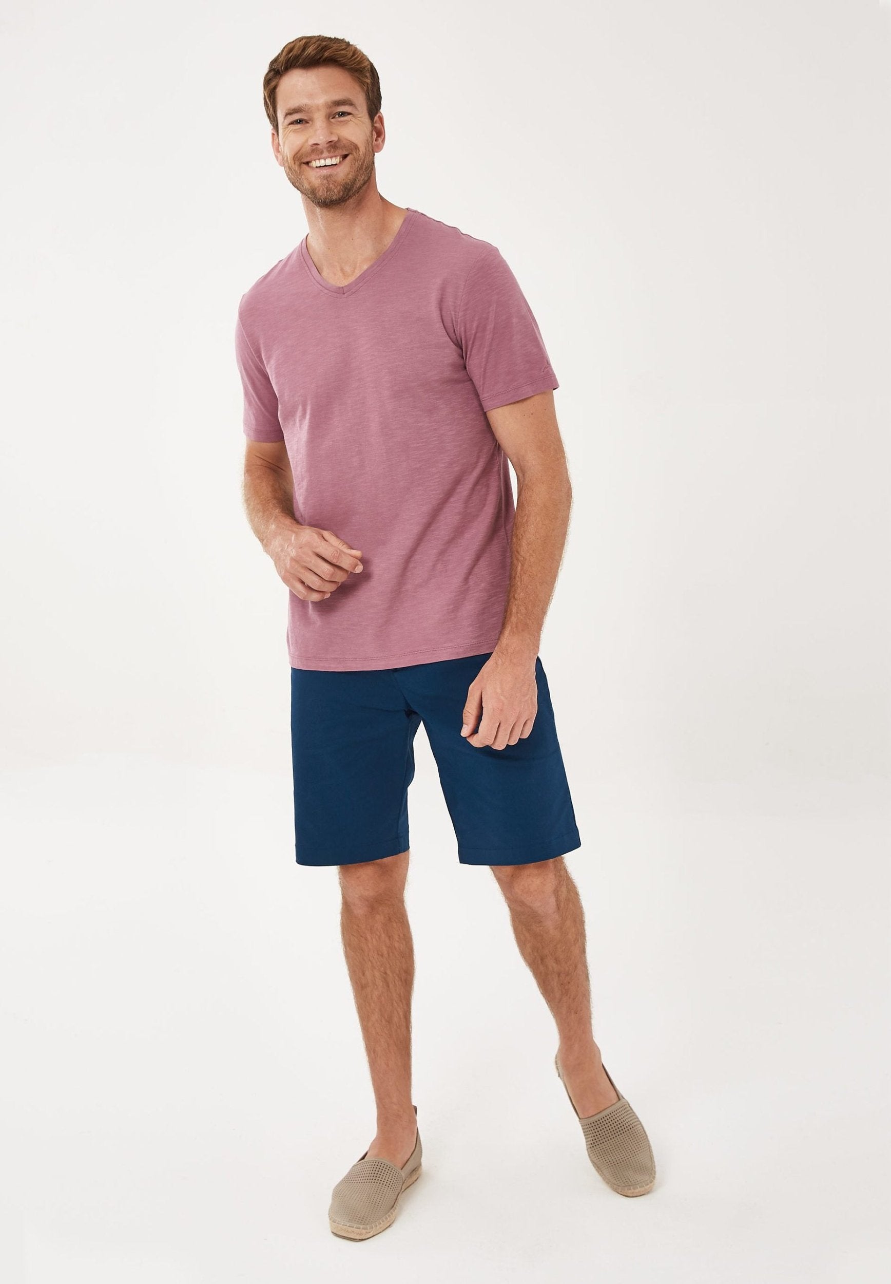 Basic T-Shirt aus Bio-Baumwolle mit V-Ausschnitt