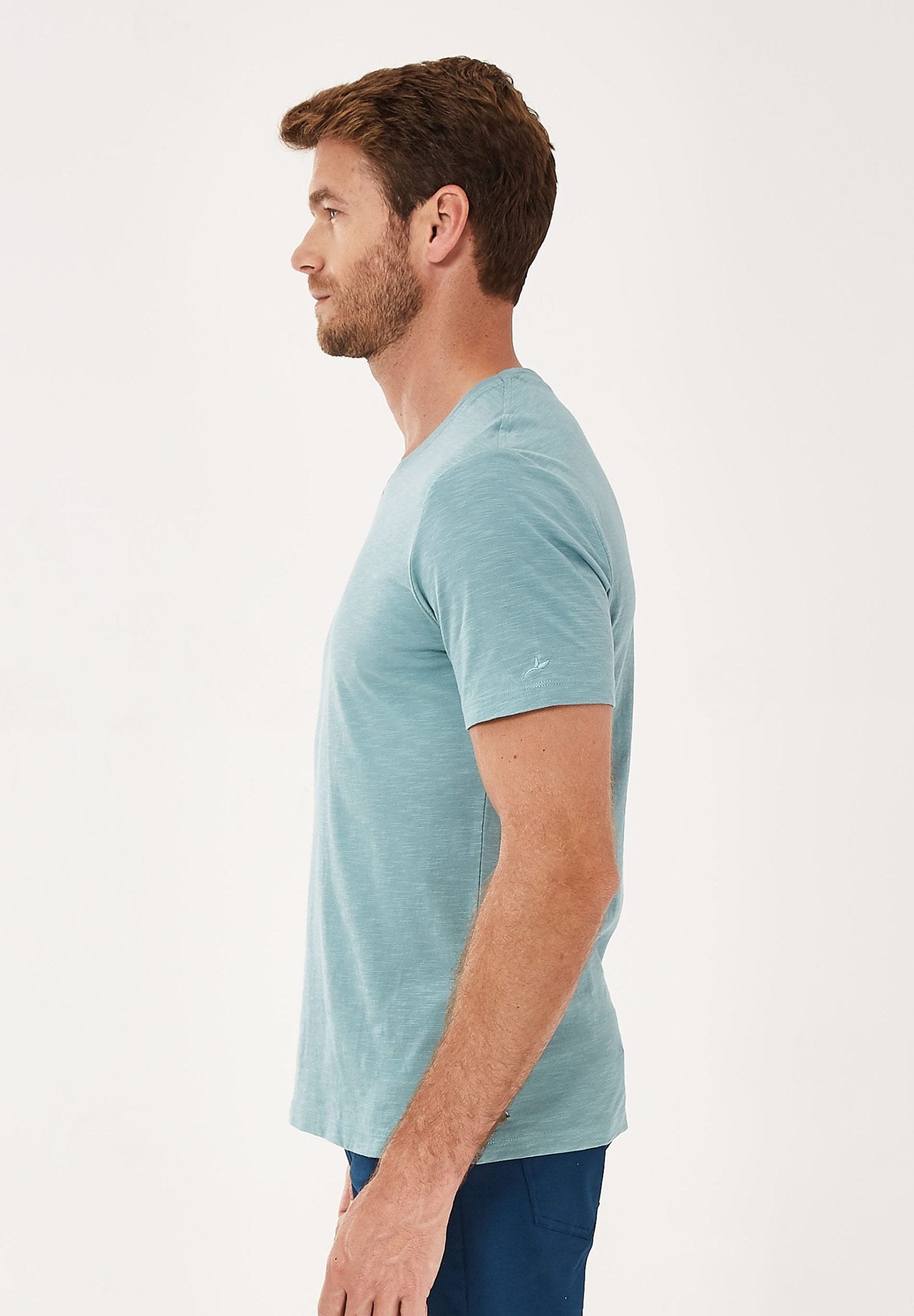 Basic T-Shirt aus Bio-Baumwolle mit V-Ausschnitt