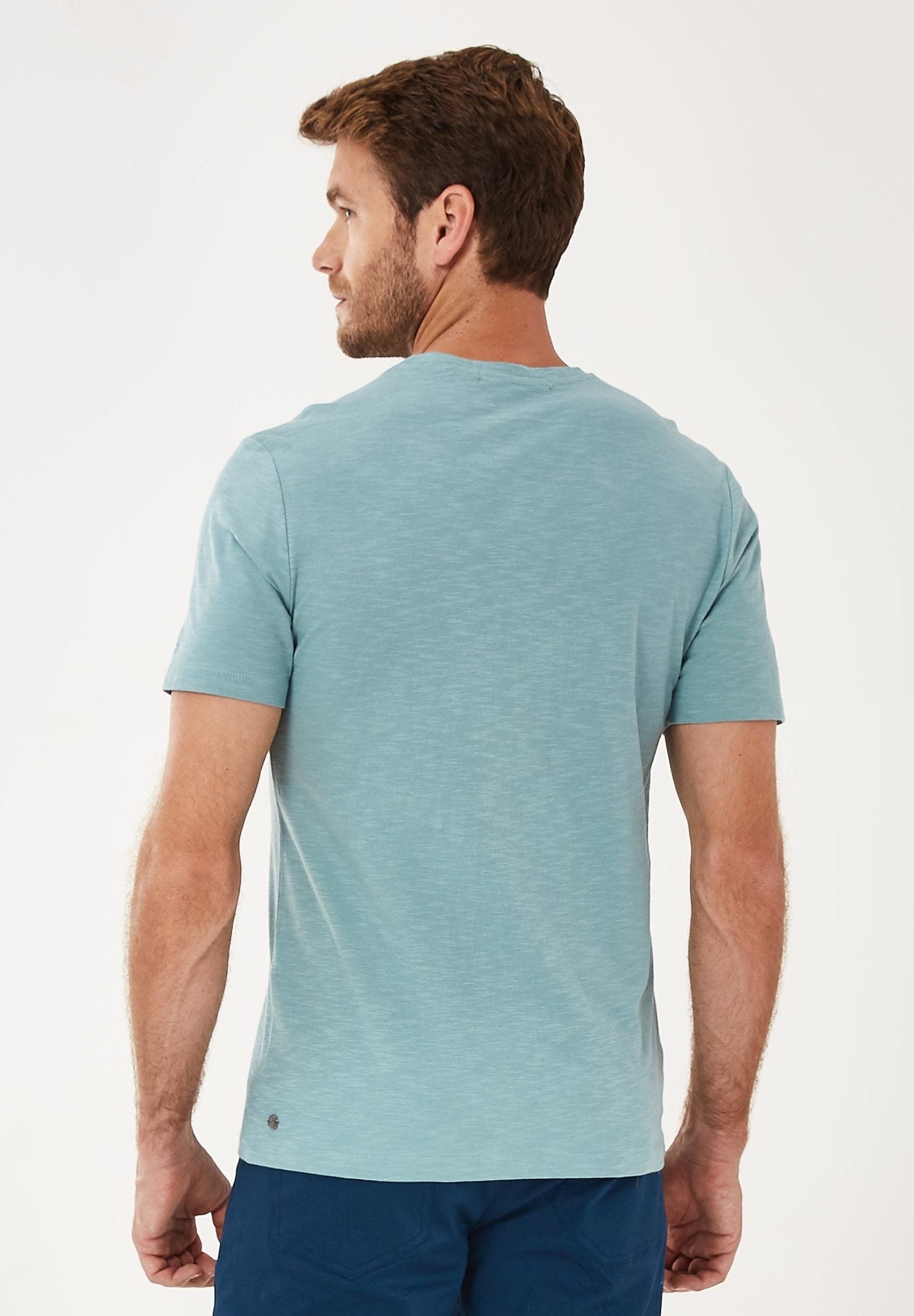 Basic T-Shirt aus Bio-Baumwolle mit V-Ausschnitt