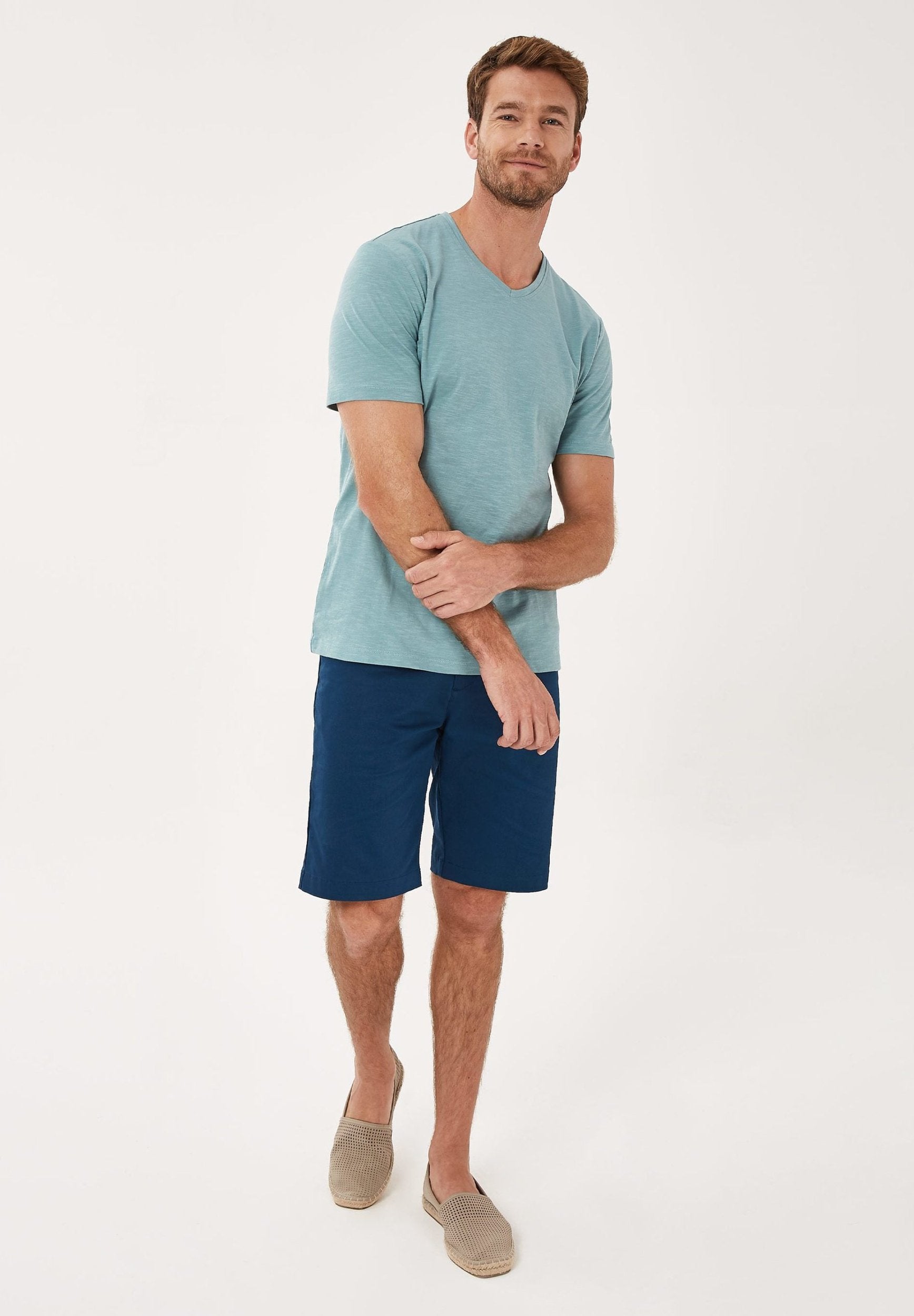 Basic T-Shirt aus Bio-Baumwolle mit V-Ausschnitt
