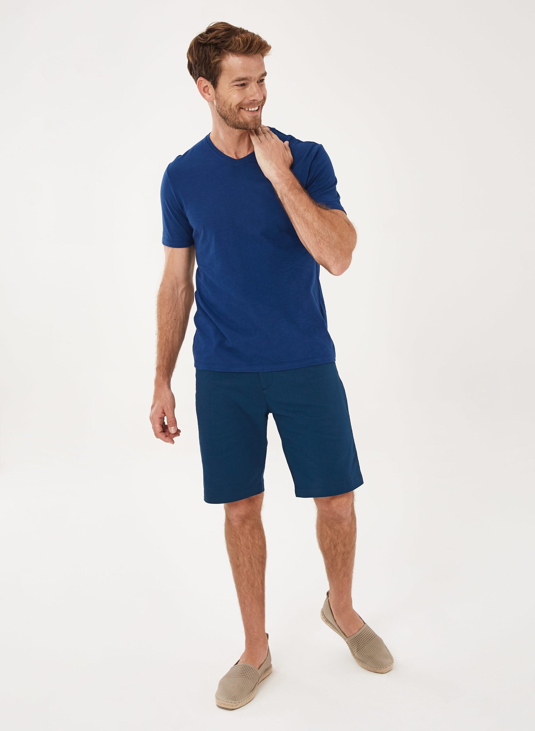 Basic T-Shirt aus Bio-Baumwolle mit V-Ausschnitt