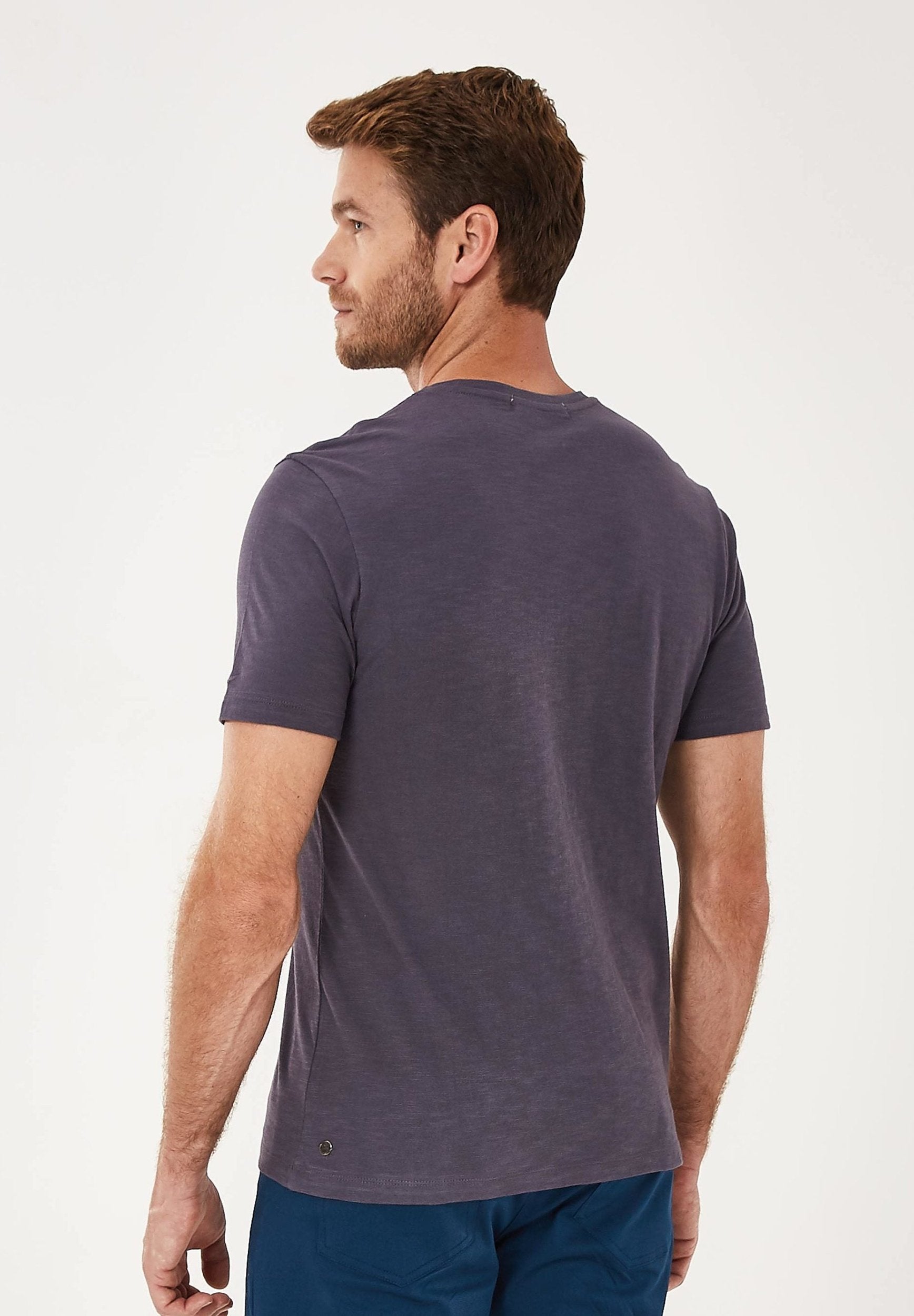 Basic T-Shirt aus Bio-Baumwolle mit V-Ausschnitt