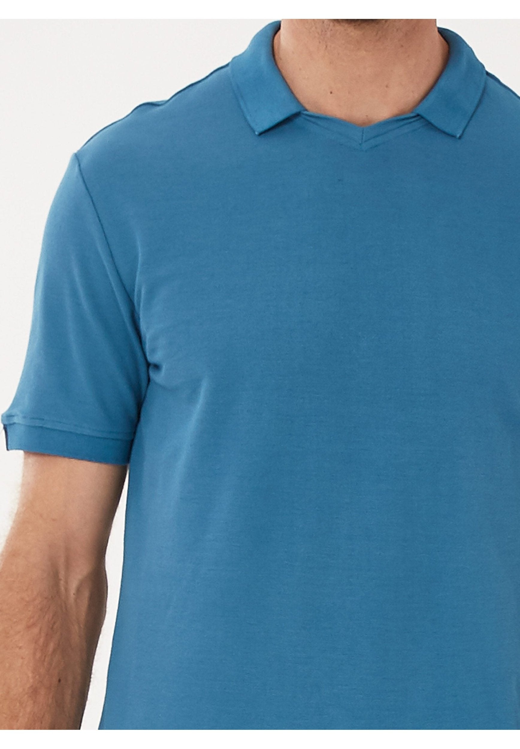 Poloshirt aus Bio-Baumwolle mit V-Ausschnitt