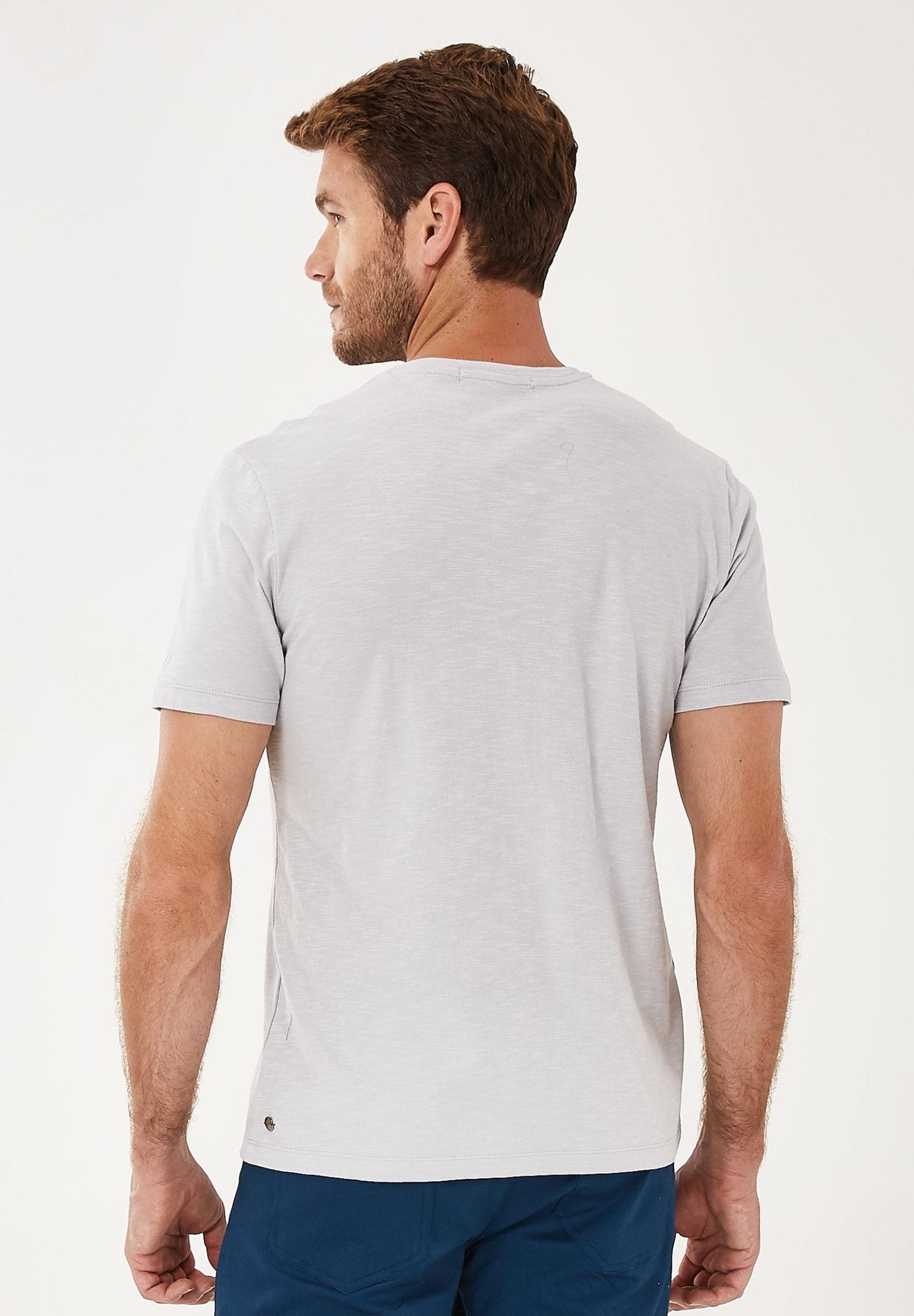 Basic T-Shirt aus Bio-Baumwolle mit V-Ausschnitt