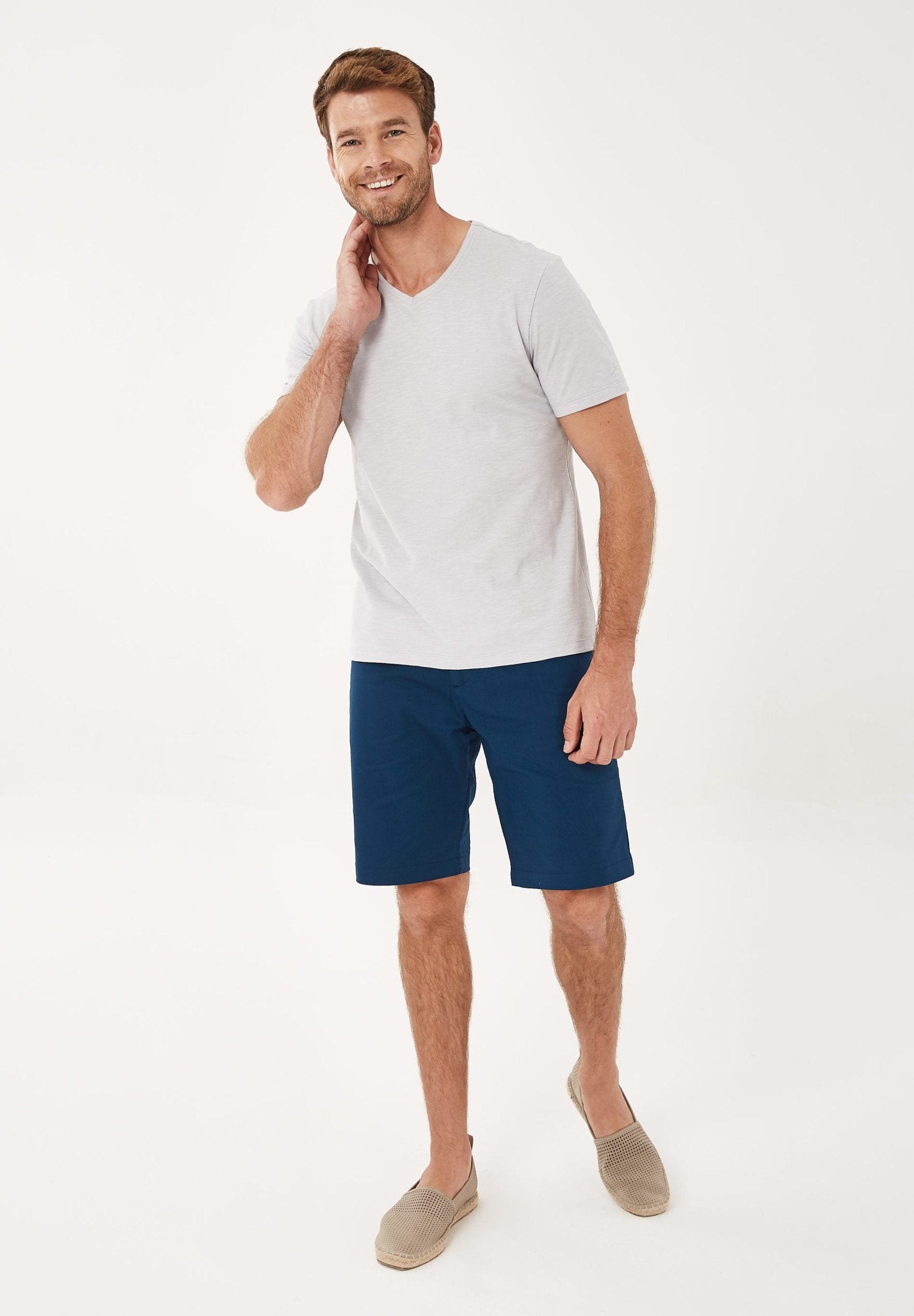 Basic T-Shirt aus Bio-Baumwolle mit V-Ausschnitt