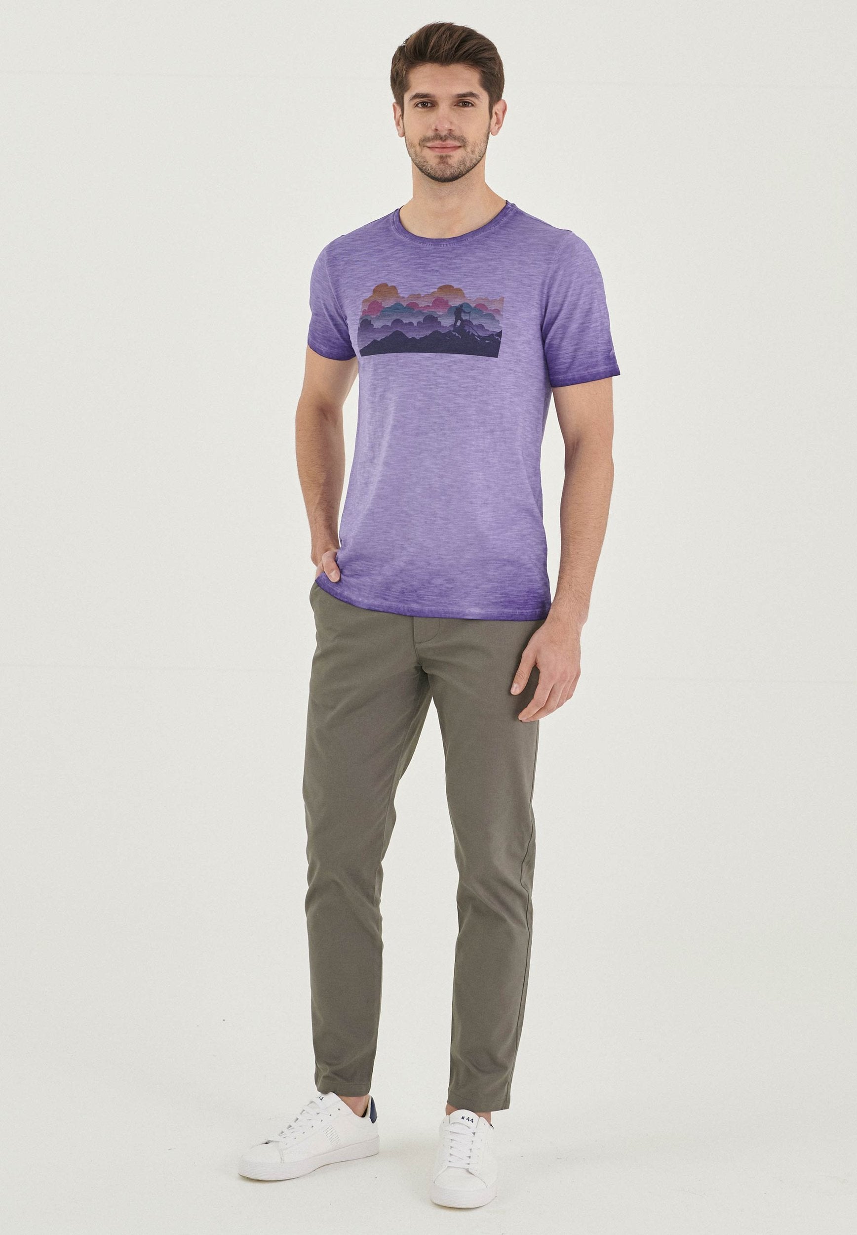 Garment Dyed T-Shirt aus Bio-Baumwolle mit Print