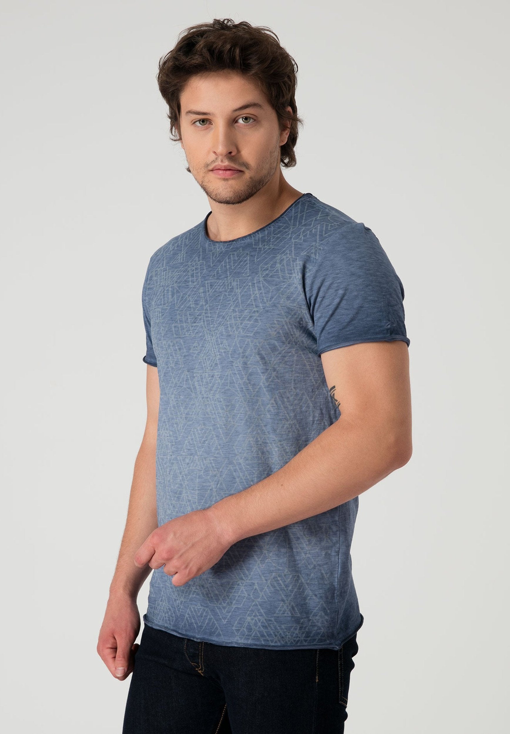 Raw-edge T-Shirt aus Bio-Baumwolle mit Laser Print