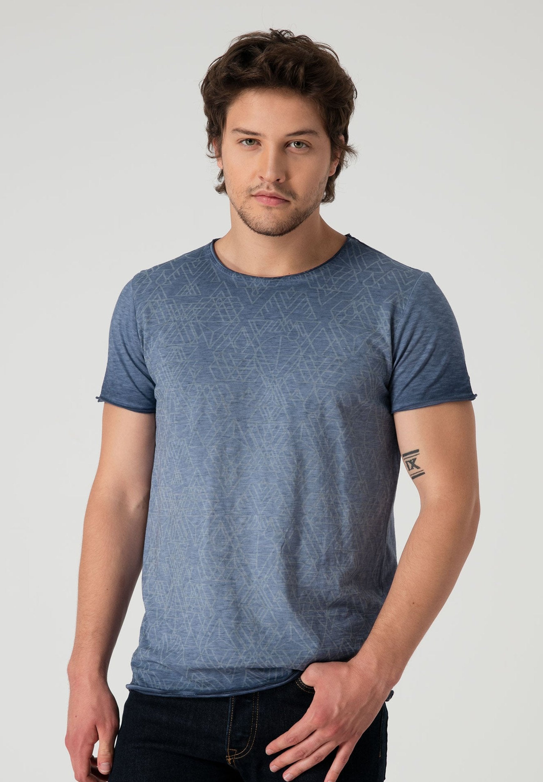 Raw-edge T-Shirt aus Bio-Baumwolle mit Laser Print