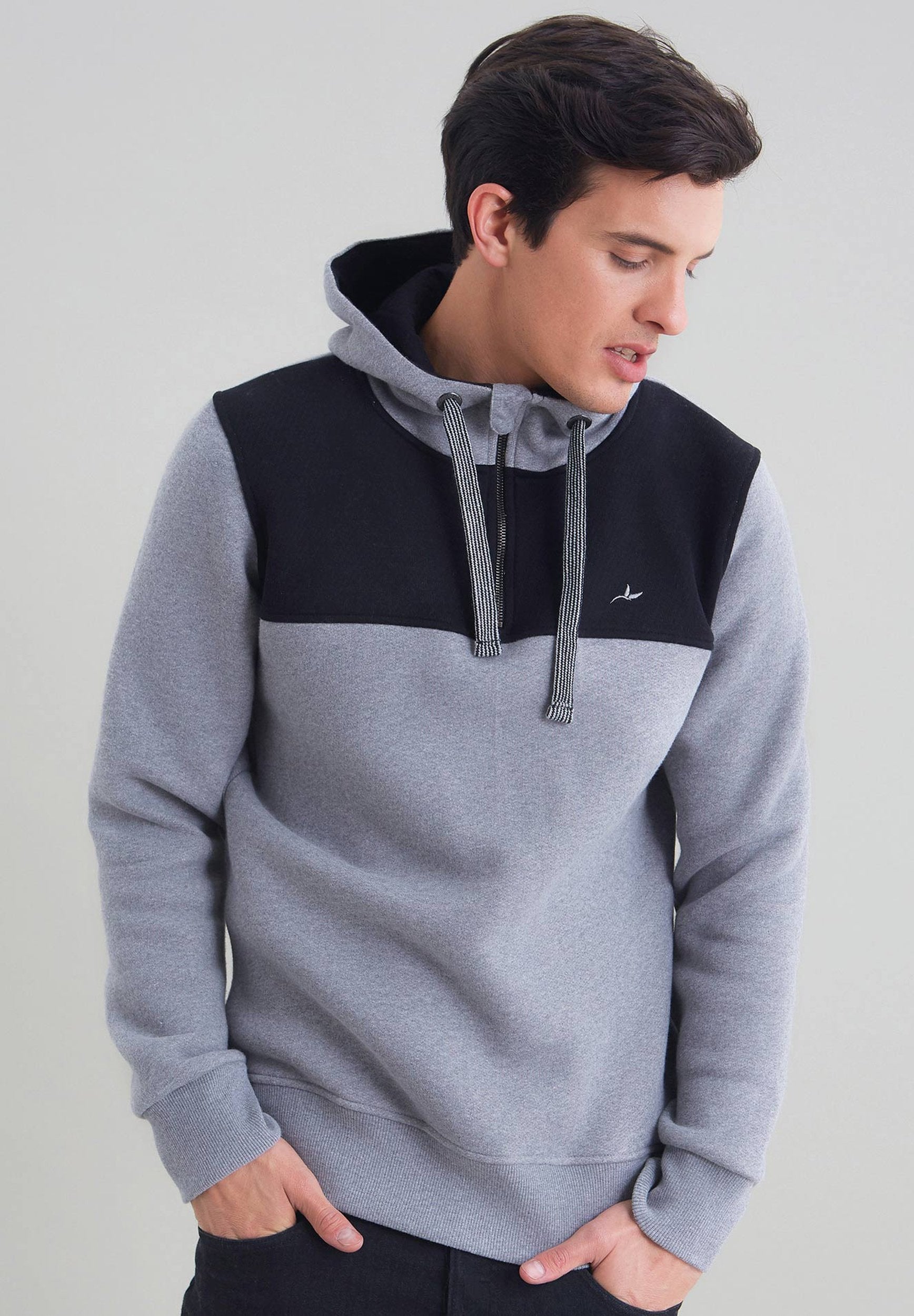 Kapuzensweater aus Bio-Baumwolle mit Kontrast Schulterpasse
