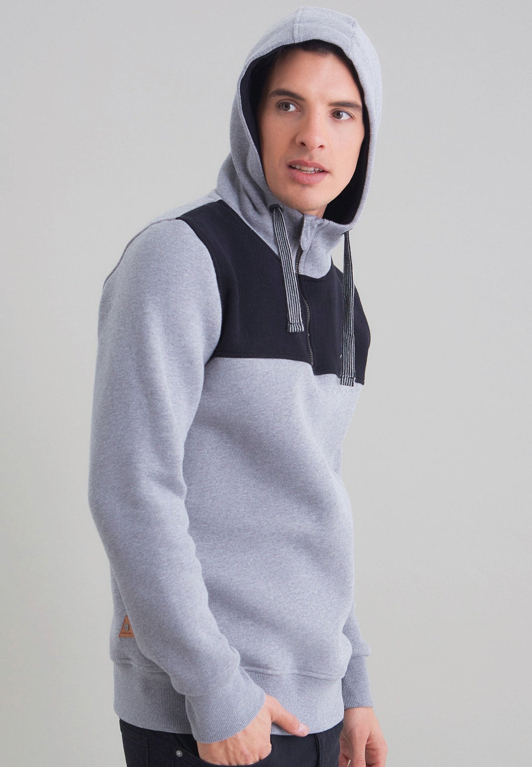 Kapuzensweater aus Bio-Baumwolle mit Kontrast Schulterpasse