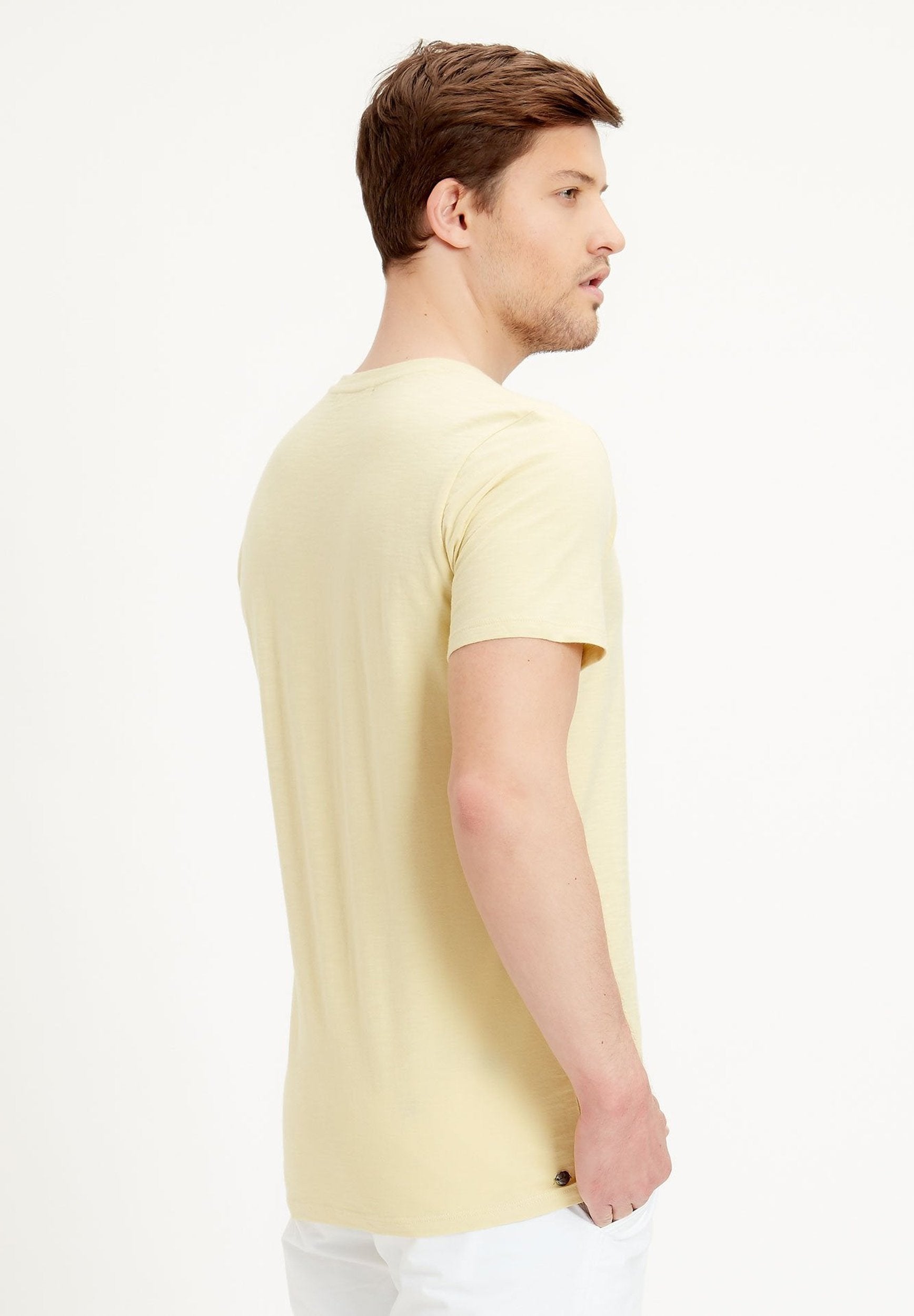 Basic T-Shirt aus Bio-Baumwolle mit V-Ausschnitt