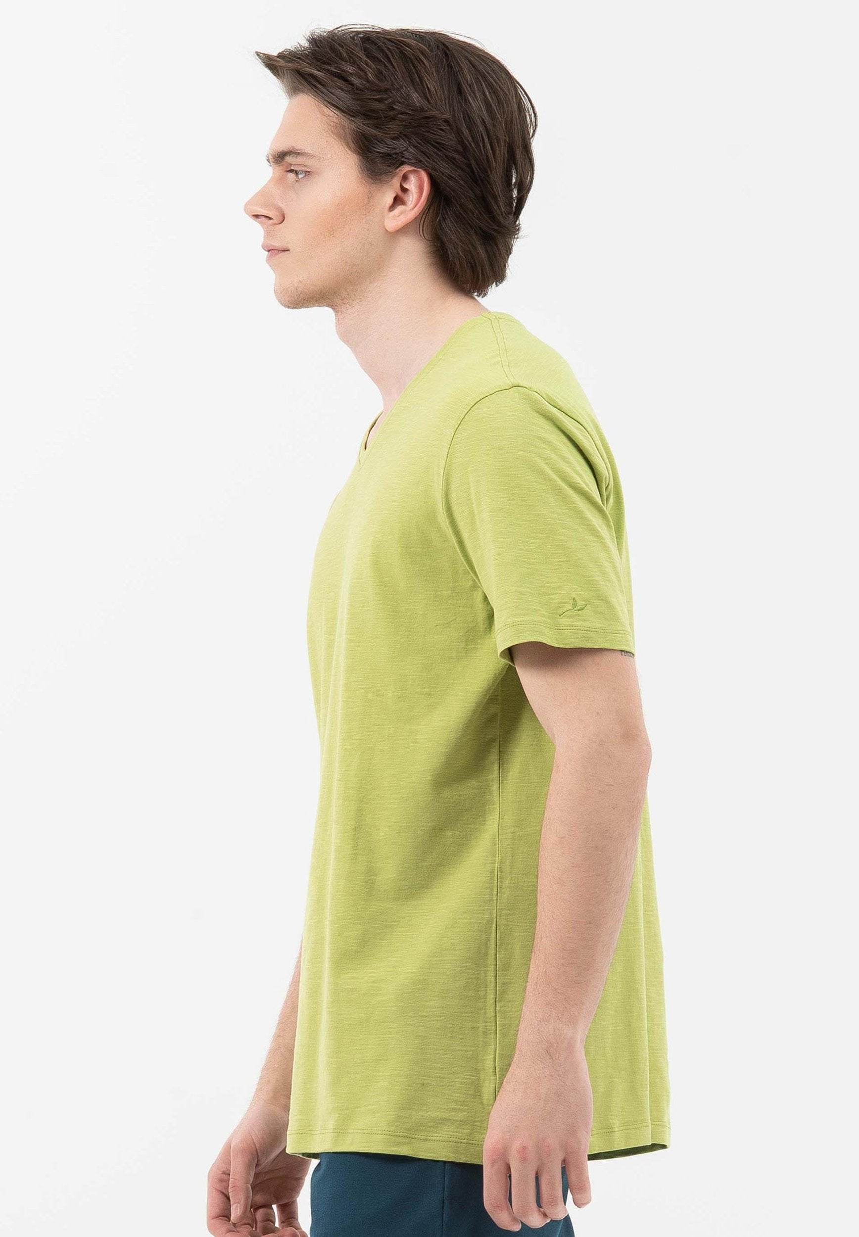 Basic T-Shirt aus Bio-Baumwolle mit V-Ausschnitt
