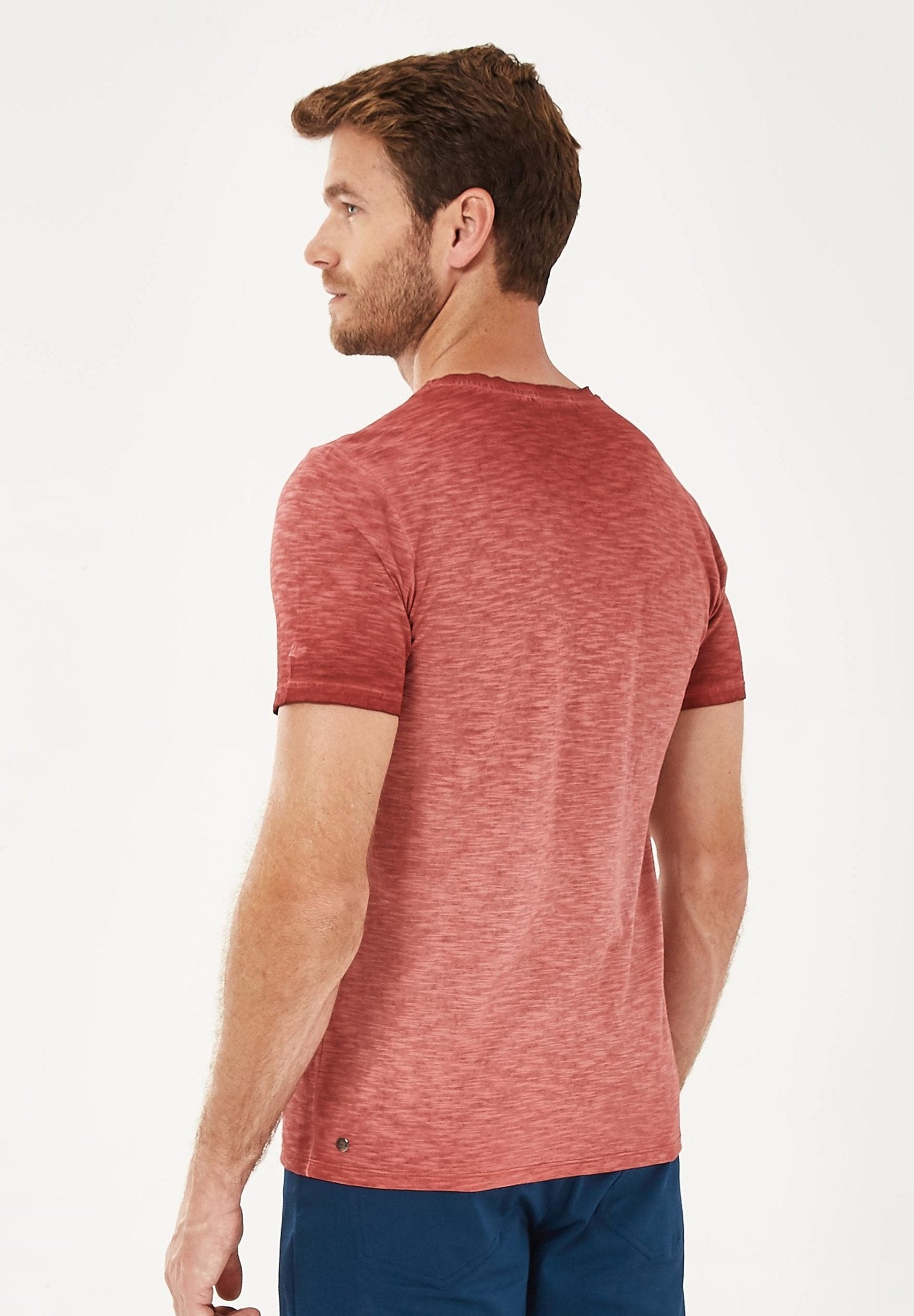 Garment Dyed T-Shirt aus Bio-Baumwolle mit Print
