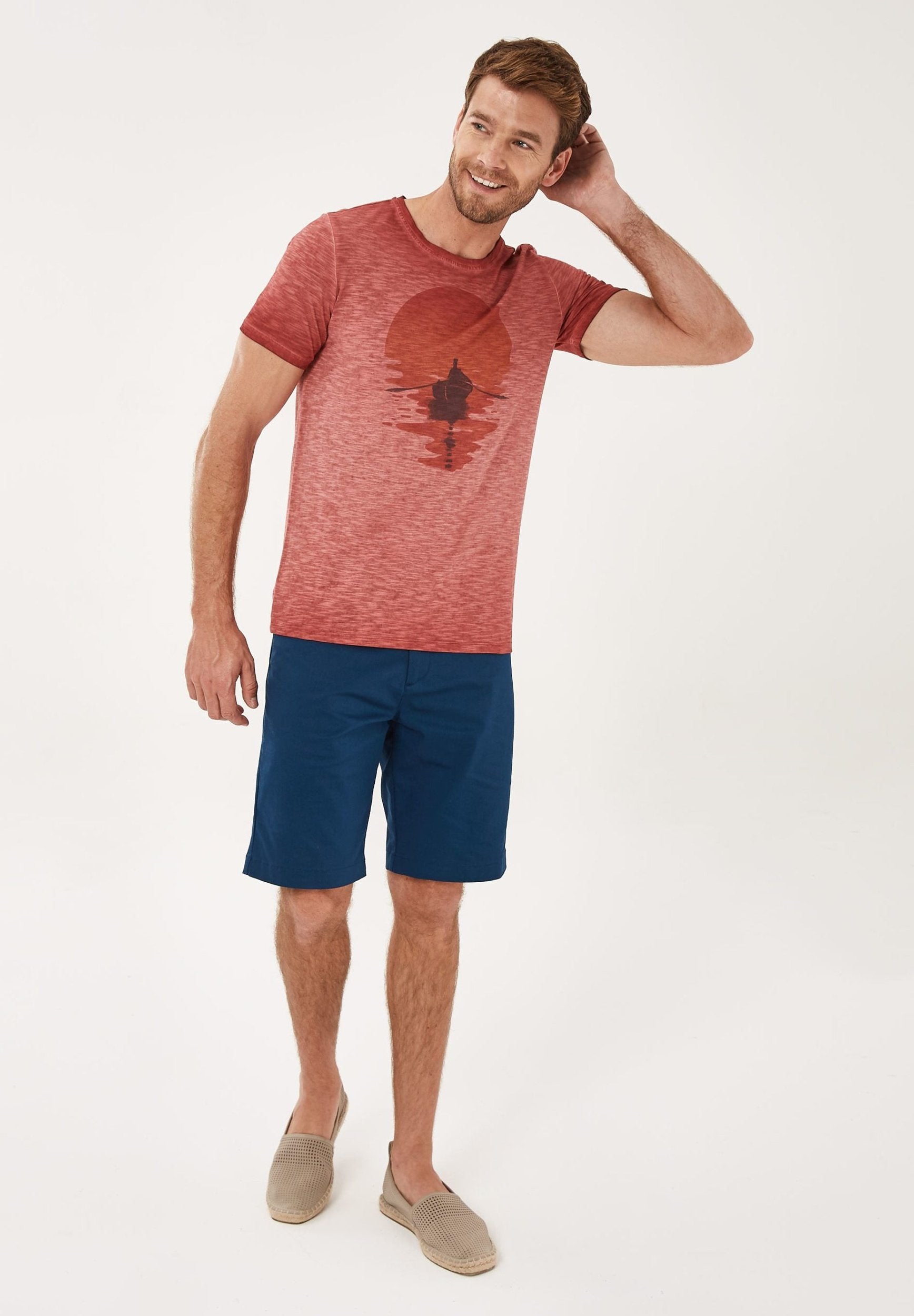 Garment Dyed T-Shirt aus Bio-Baumwolle mit Print