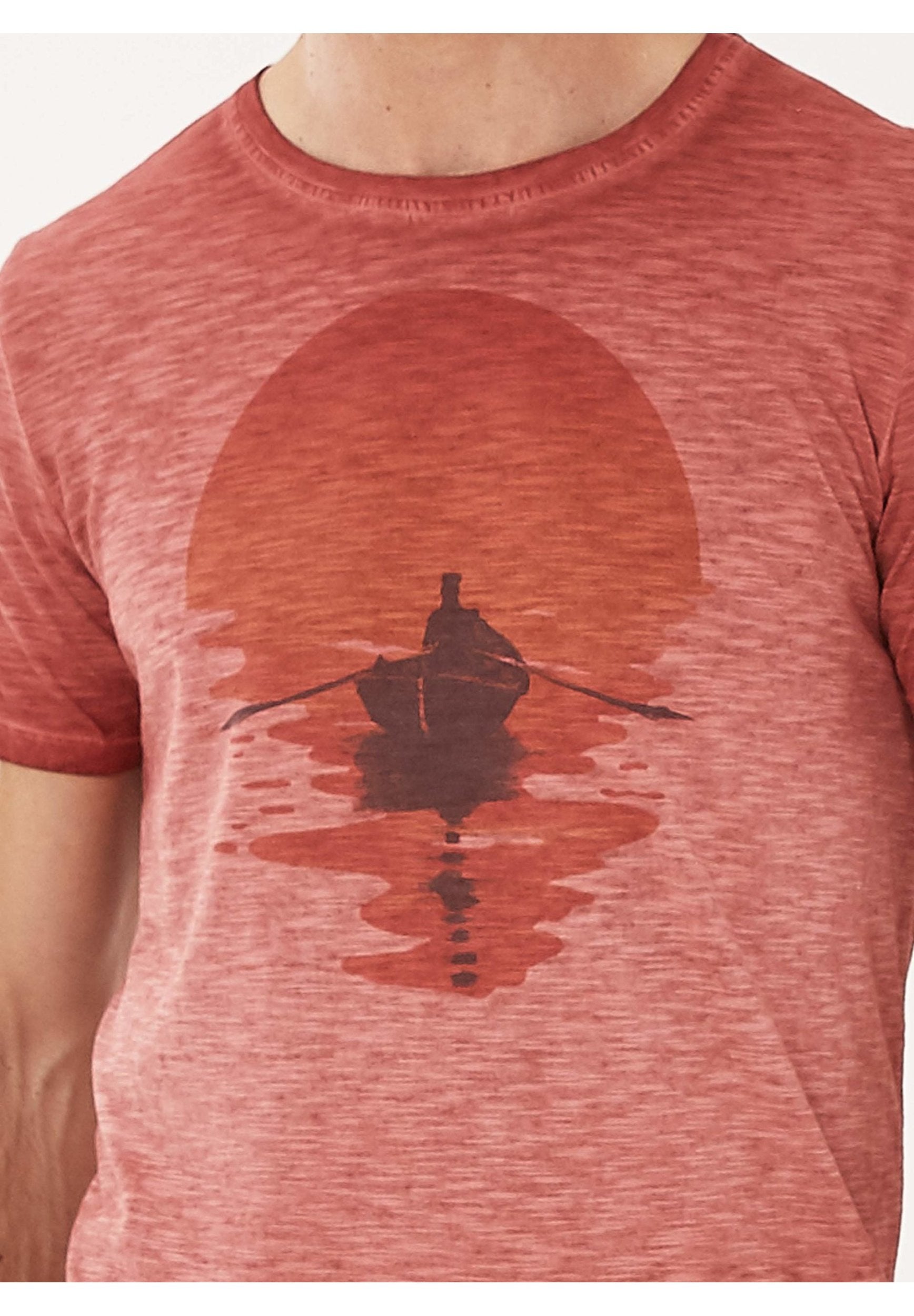 Garment Dyed T-Shirt aus Bio-Baumwolle mit Print